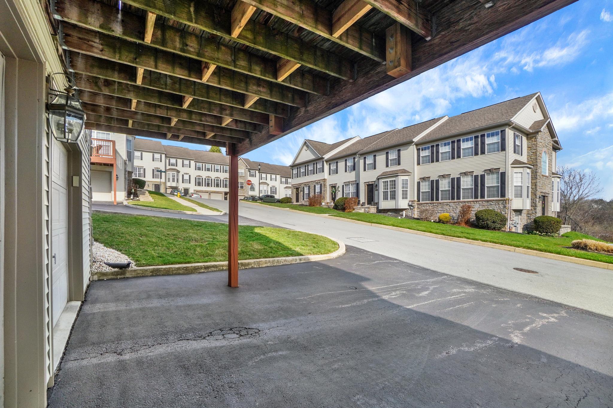 HUNT CLUB CONDOS - Residential