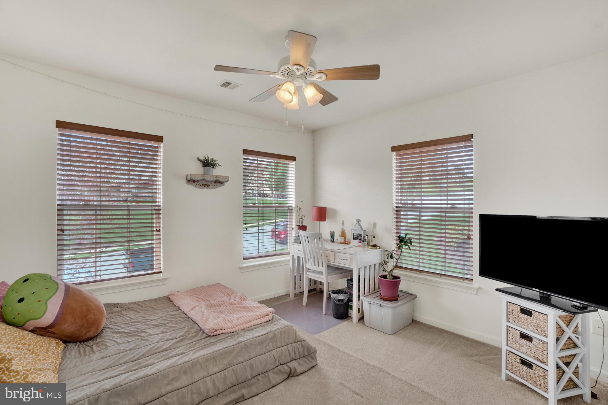 HUNT CLUB CONDOS - Residential