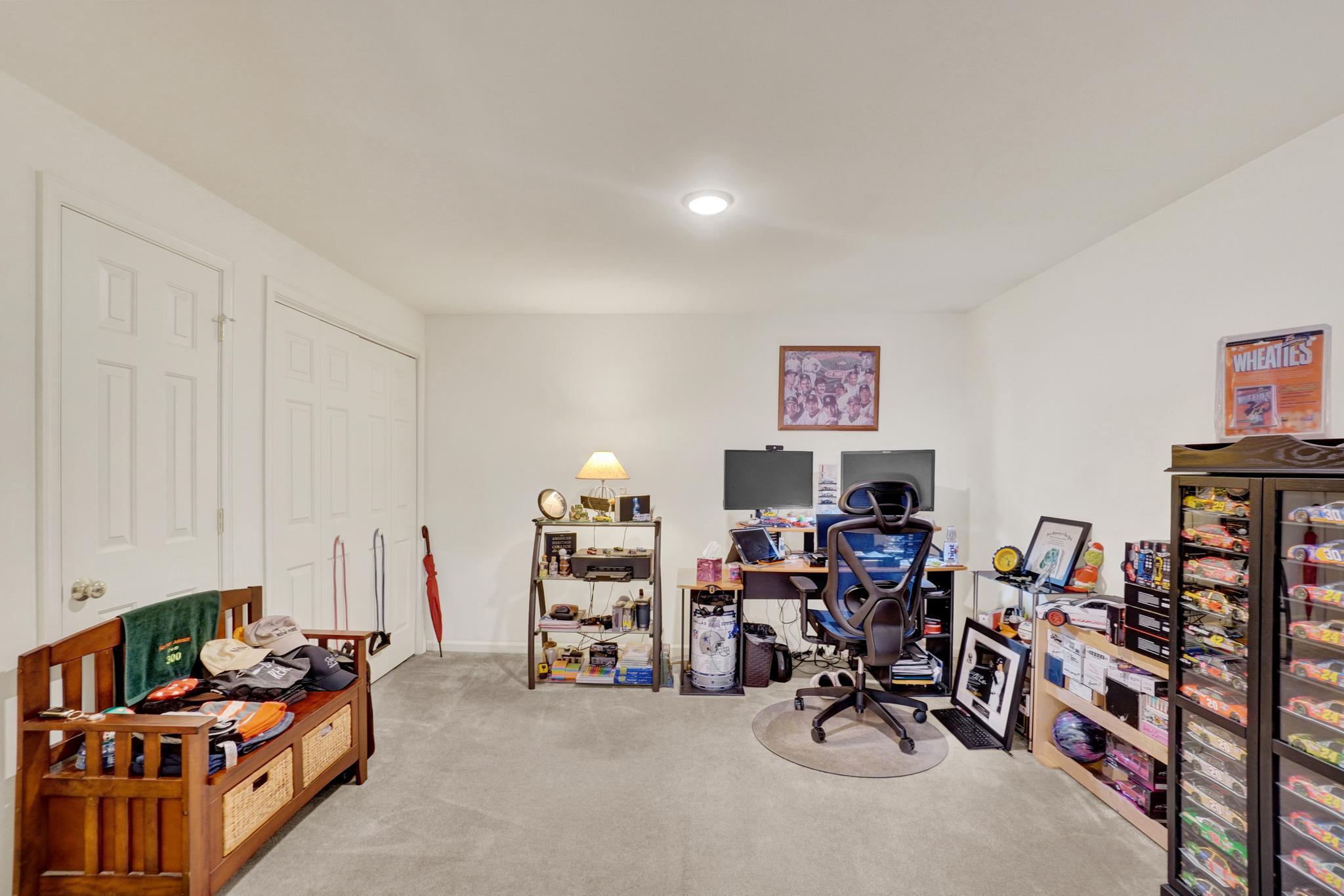 HUNT CLUB CONDOS - Residential