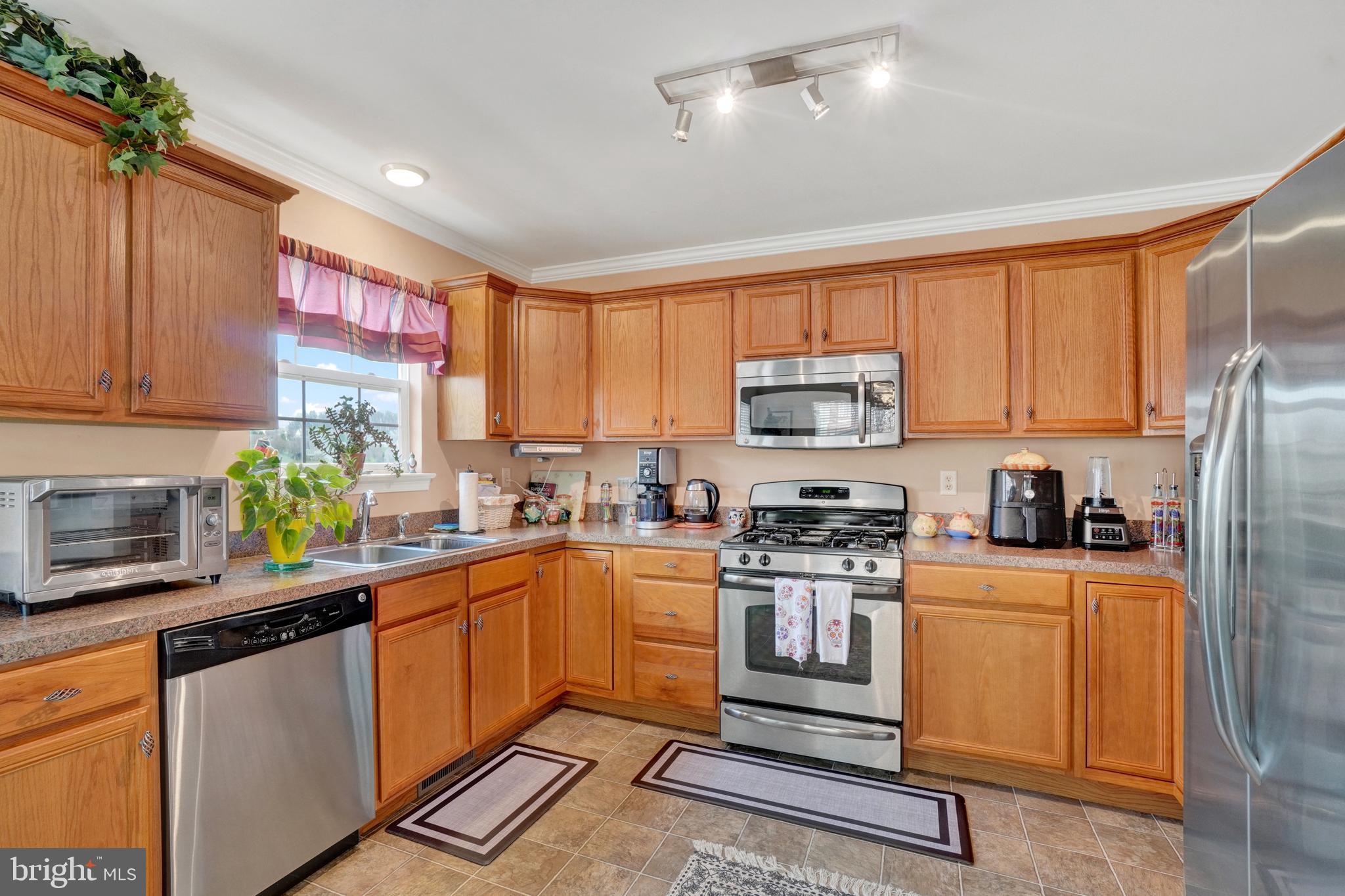 HUNT CLUB CONDOS - Residential