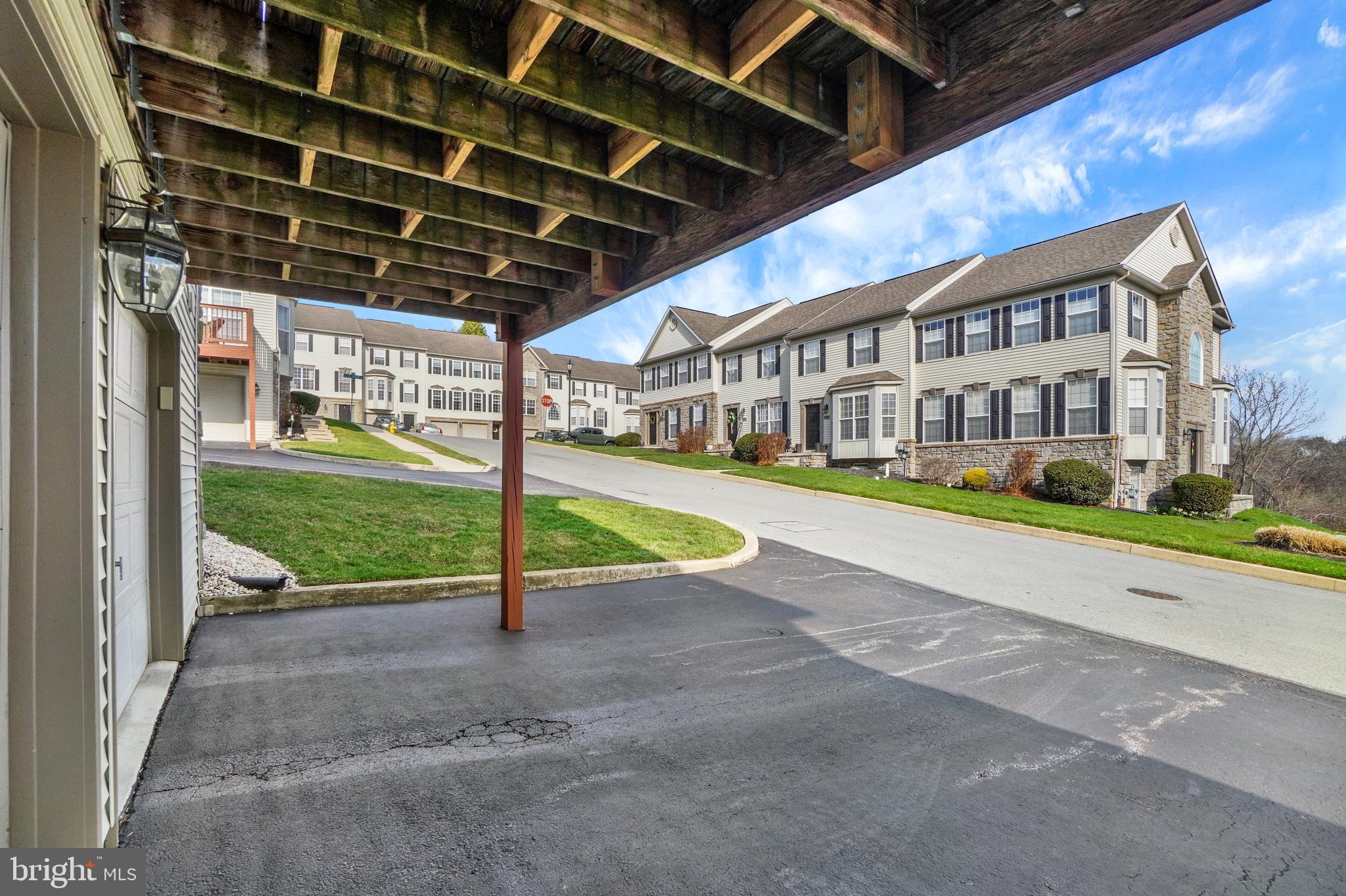 HUNT CLUB CONDOS - Residential