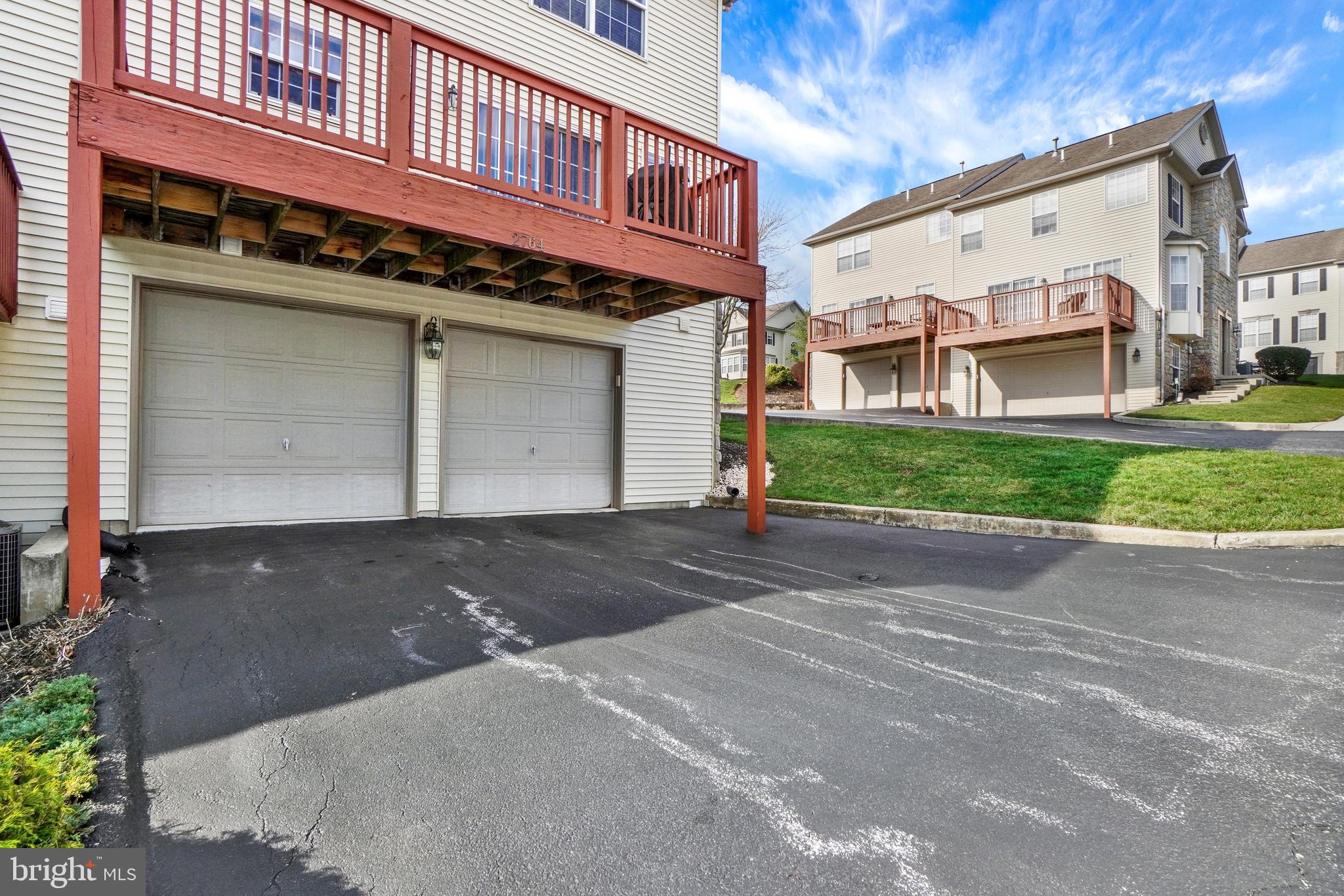 HUNT CLUB CONDOS - Residential