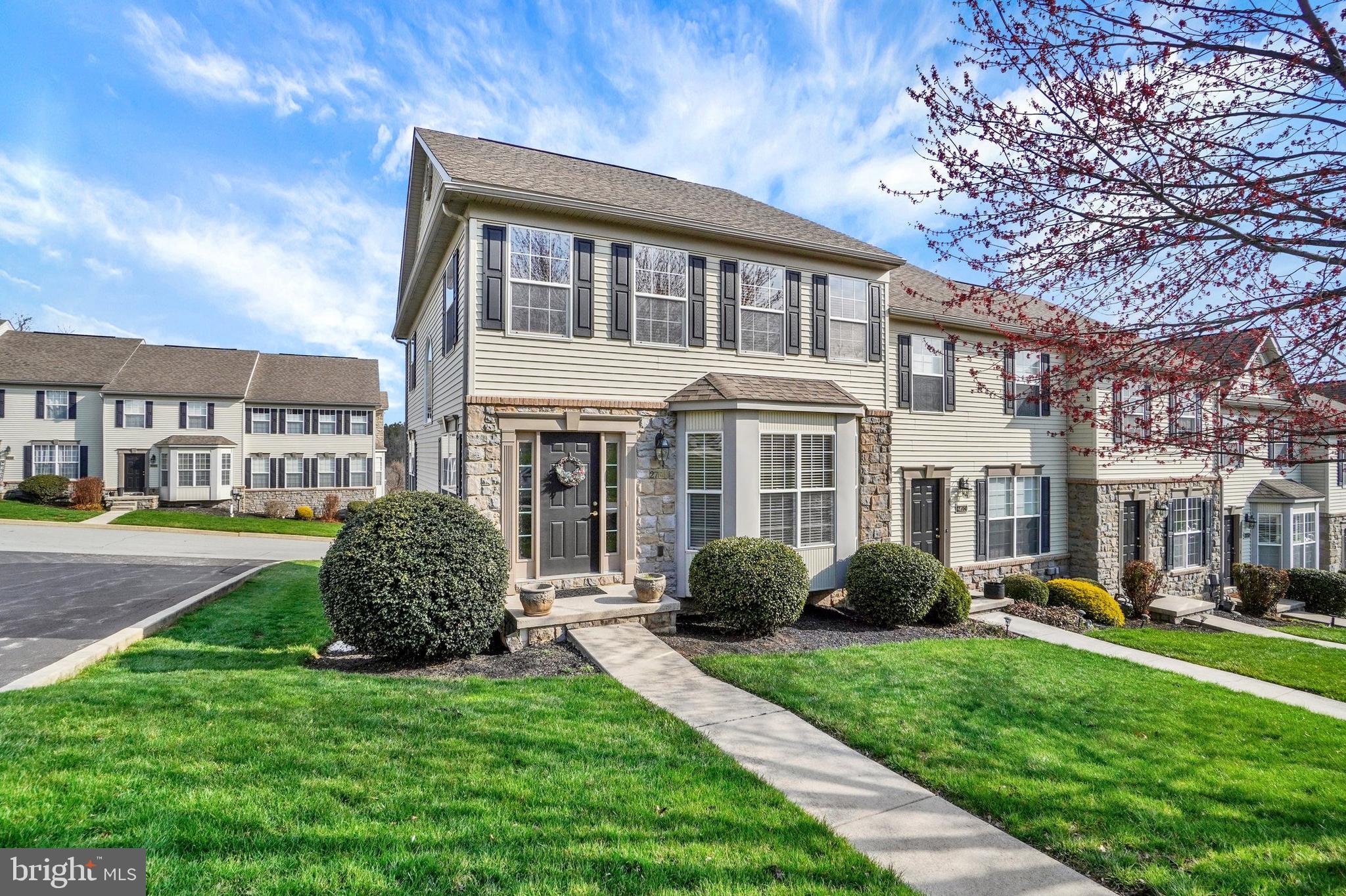 HUNT CLUB CONDOS - Residential