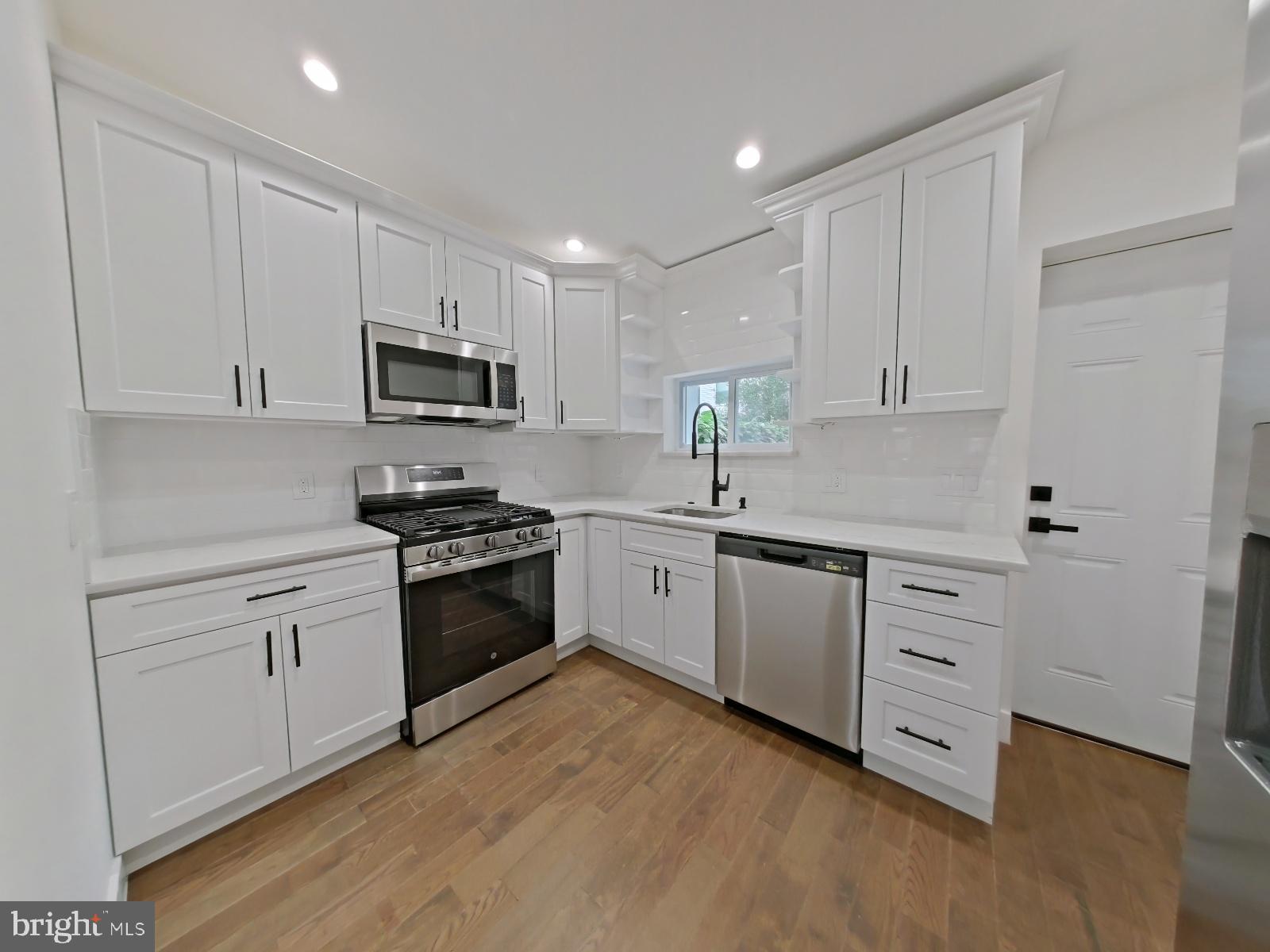 EAST KENSINGTON - Residential