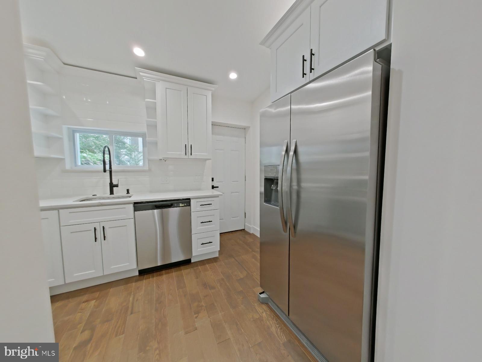 EAST KENSINGTON - Residential