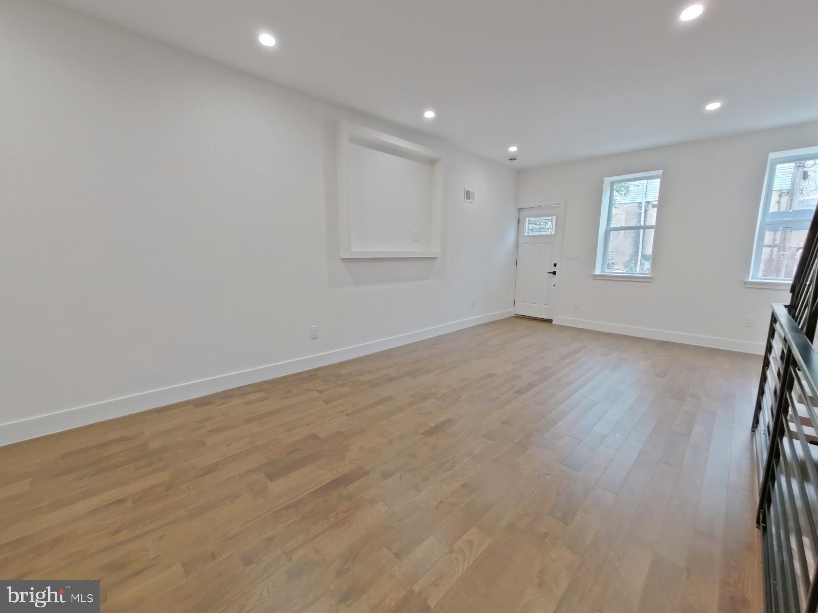 EAST KENSINGTON - Residential