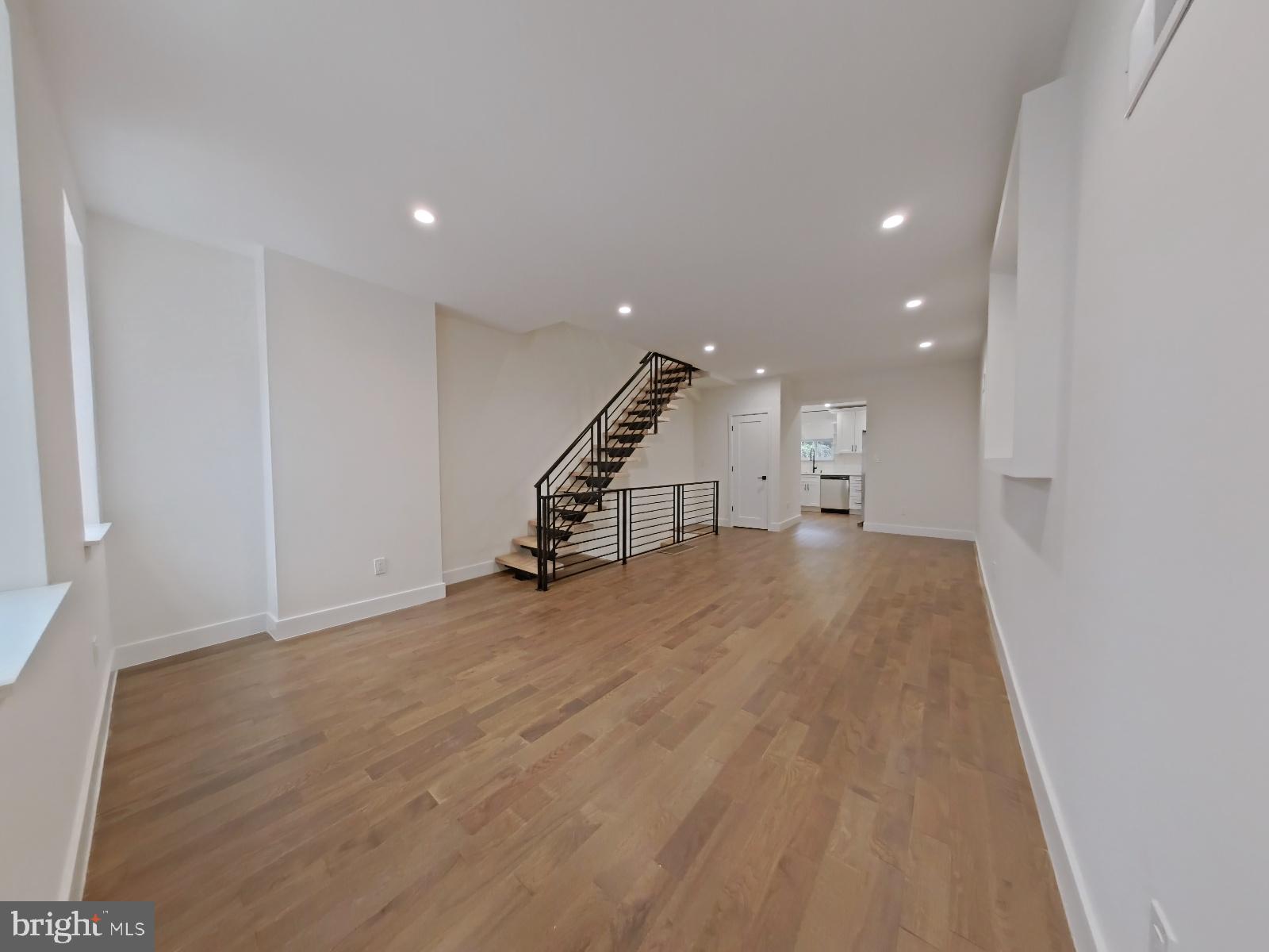 EAST KENSINGTON - Residential