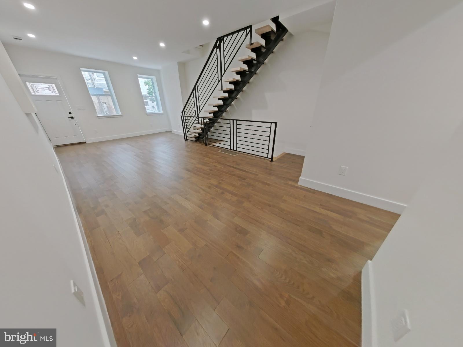 EAST KENSINGTON - Residential