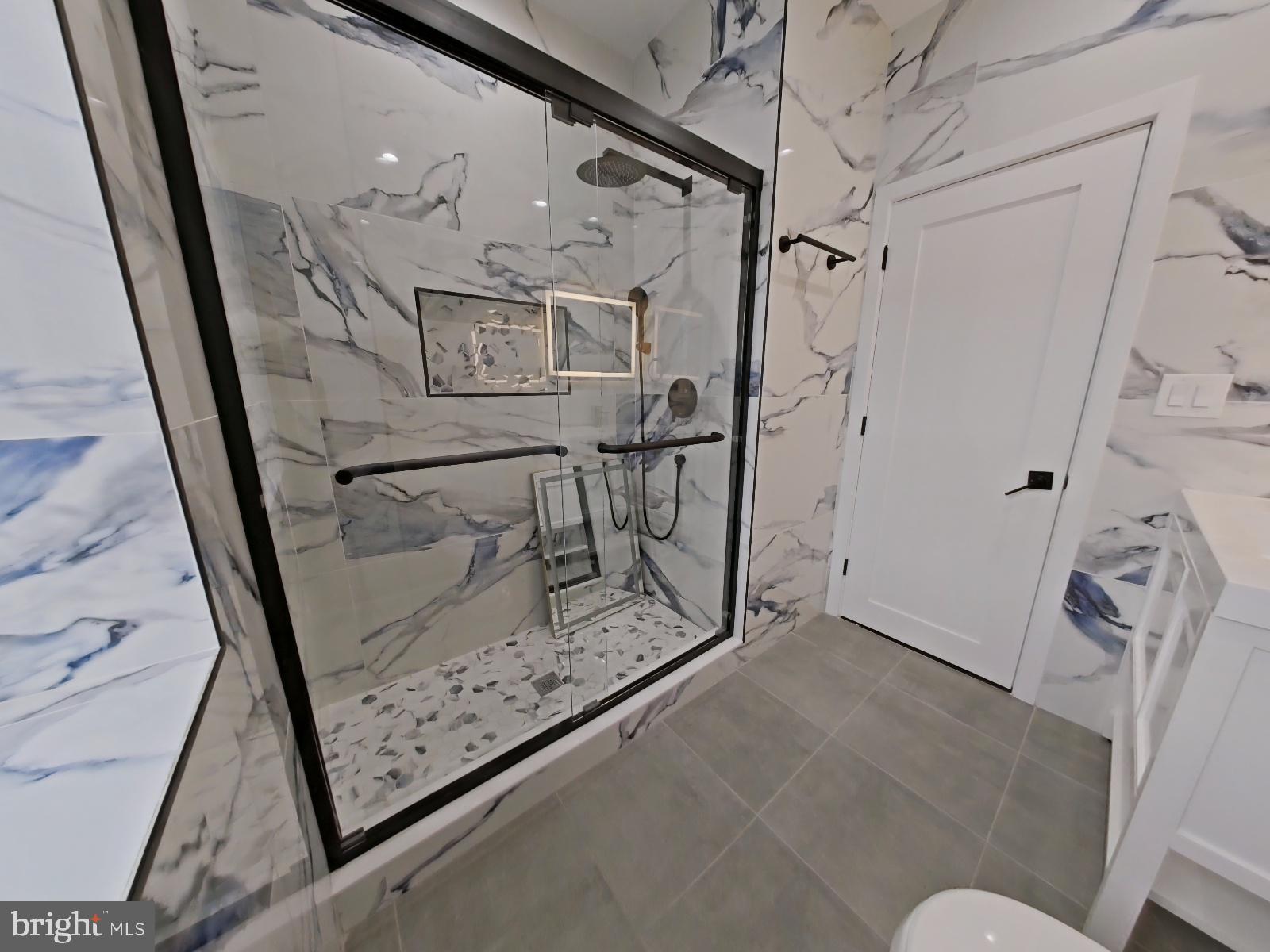 EAST KENSINGTON - Residential