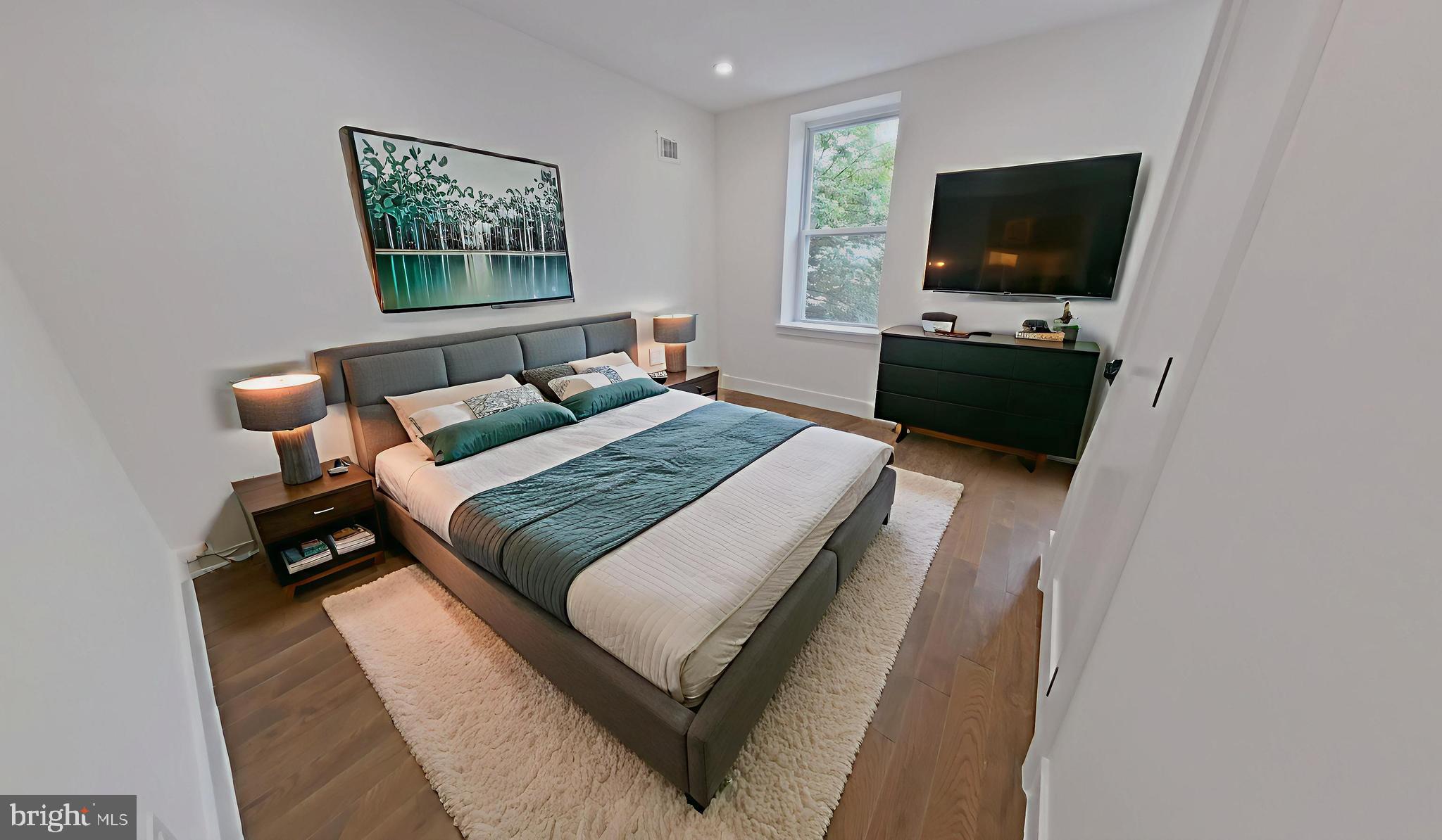 EAST KENSINGTON - Residential