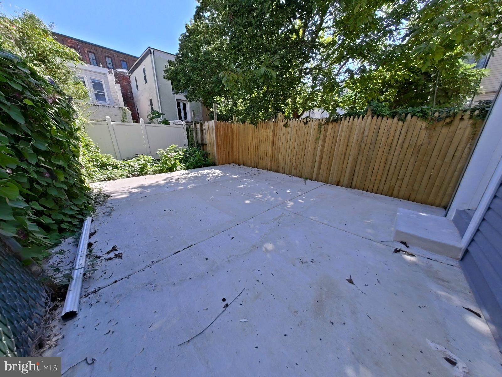 EAST KENSINGTON - Residential