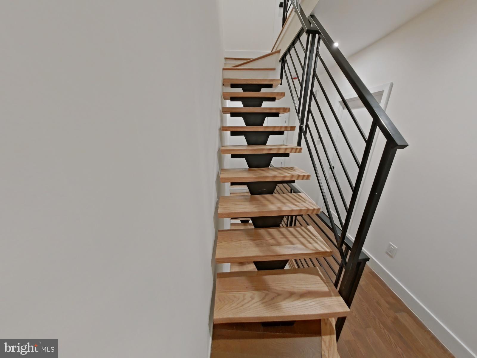 EAST KENSINGTON - Residential