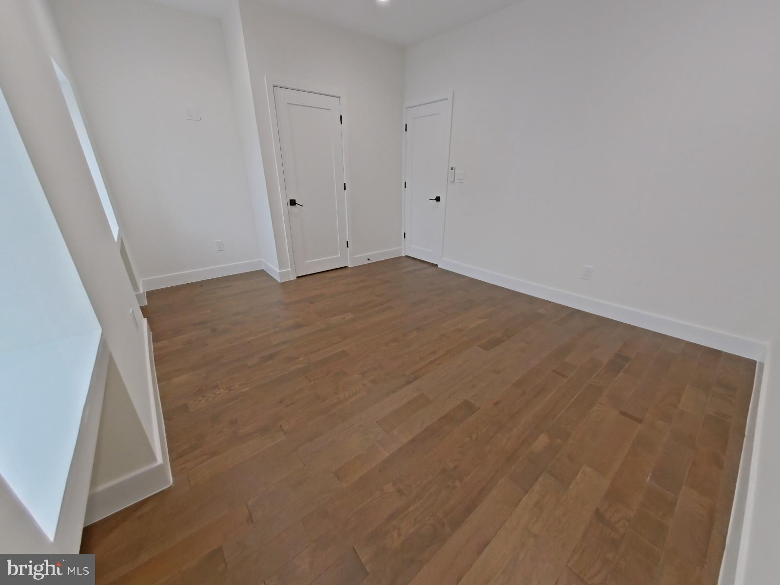 EAST KENSINGTON - Residential