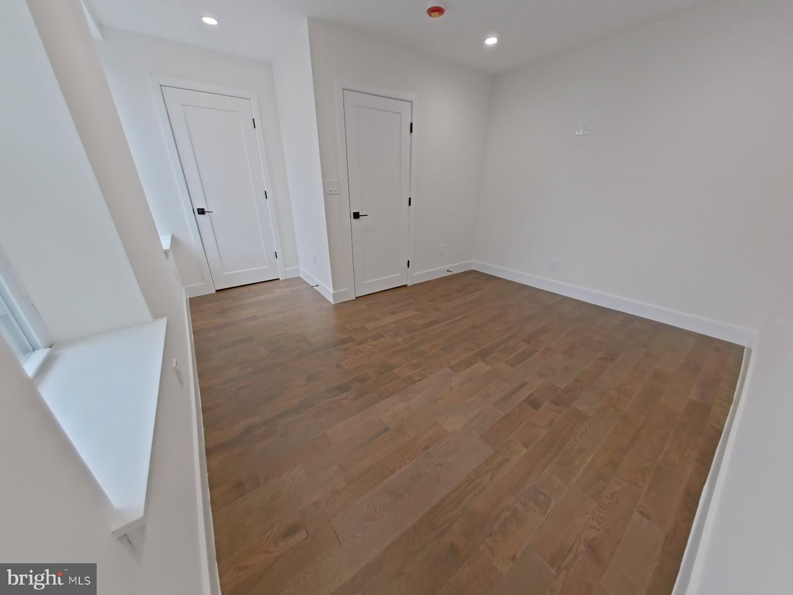 EAST KENSINGTON - Residential