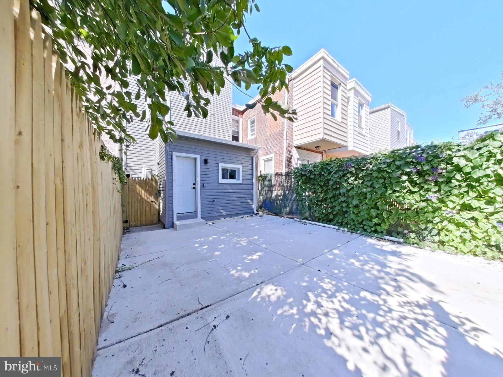 EAST KENSINGTON - Residential