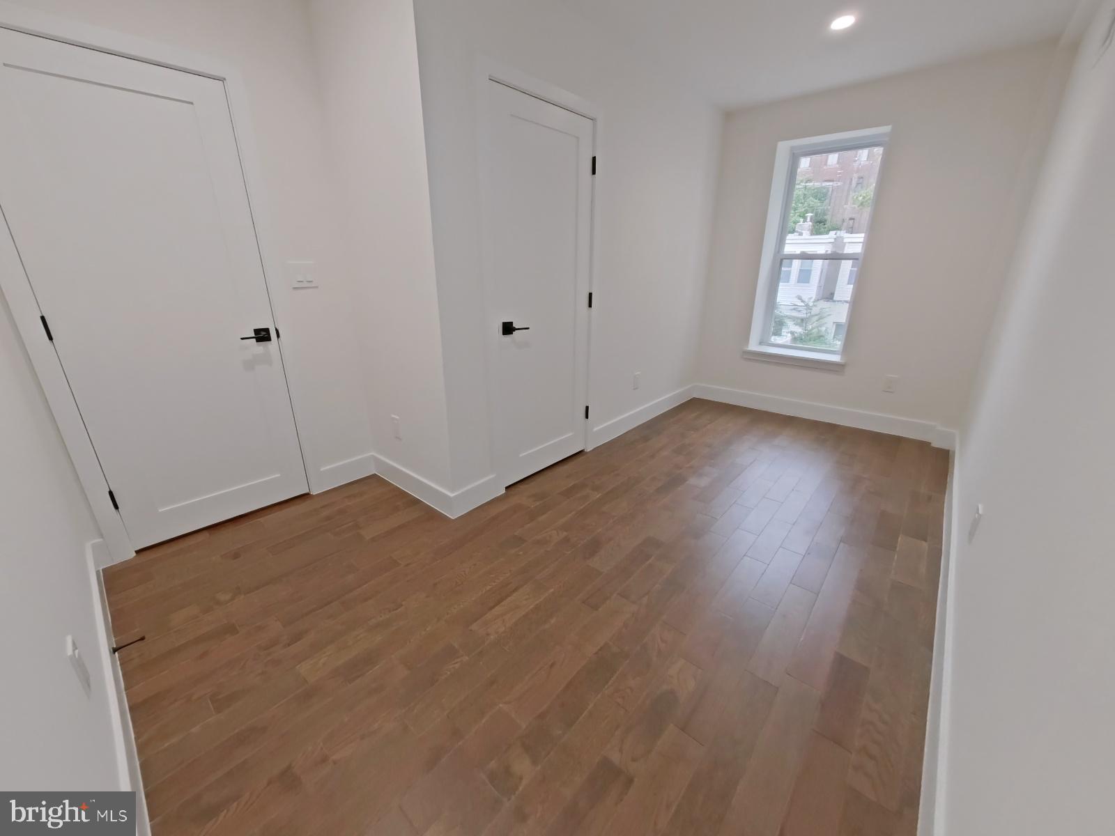 EAST KENSINGTON - Residential