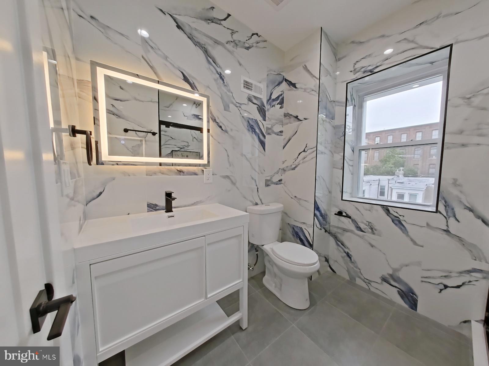 EAST KENSINGTON - Residential