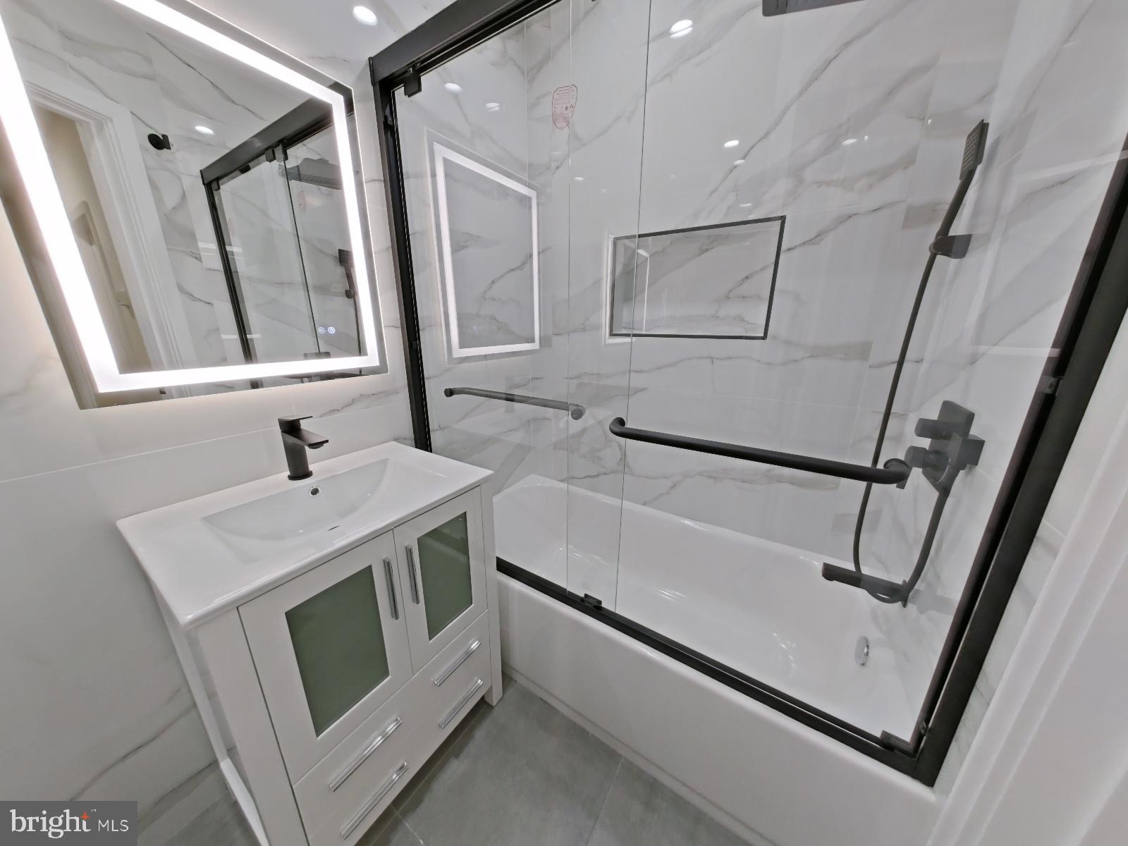 EAST KENSINGTON - Residential