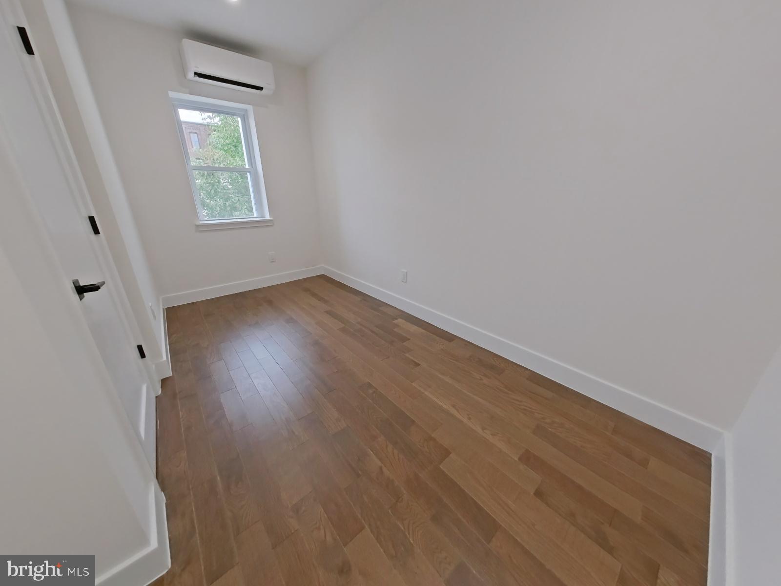 EAST KENSINGTON - Residential