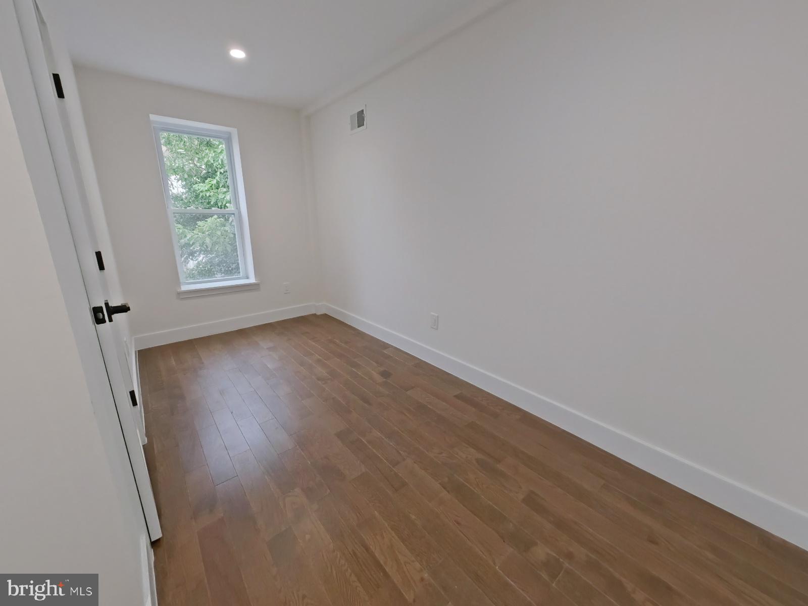 EAST KENSINGTON - Residential