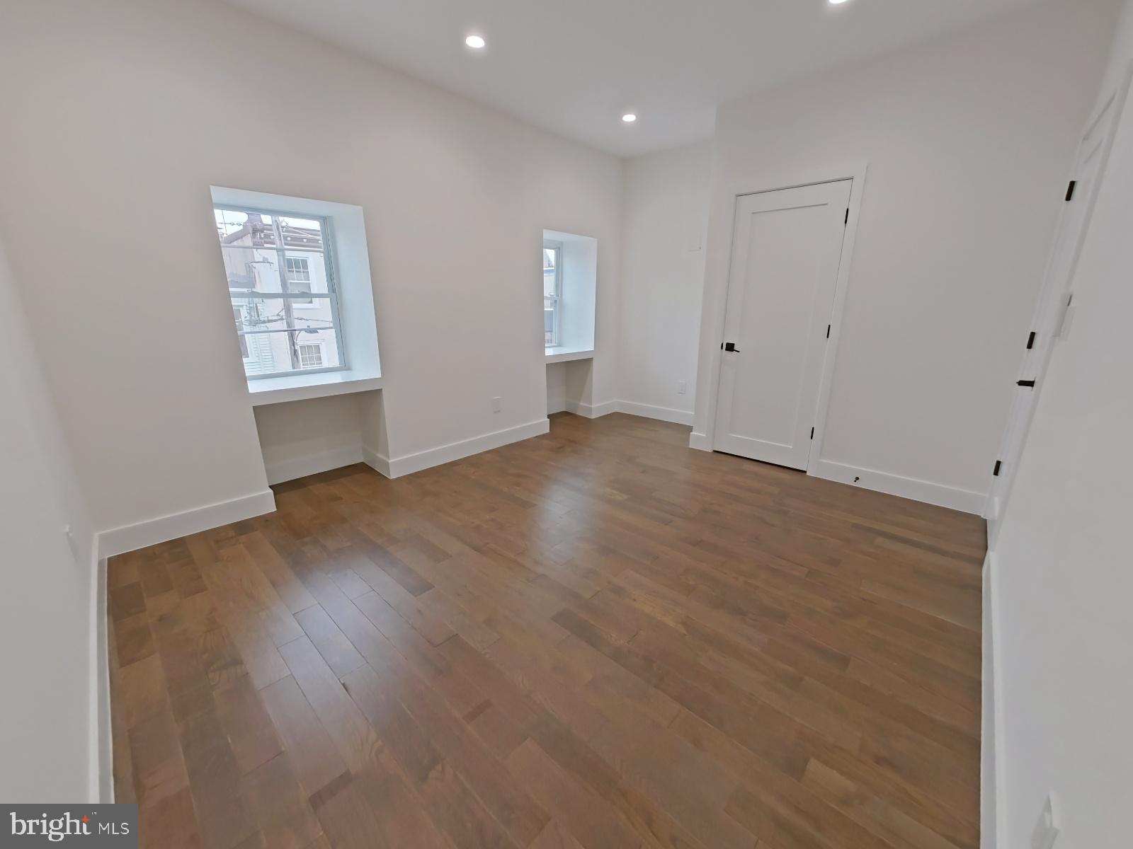 EAST KENSINGTON - Residential