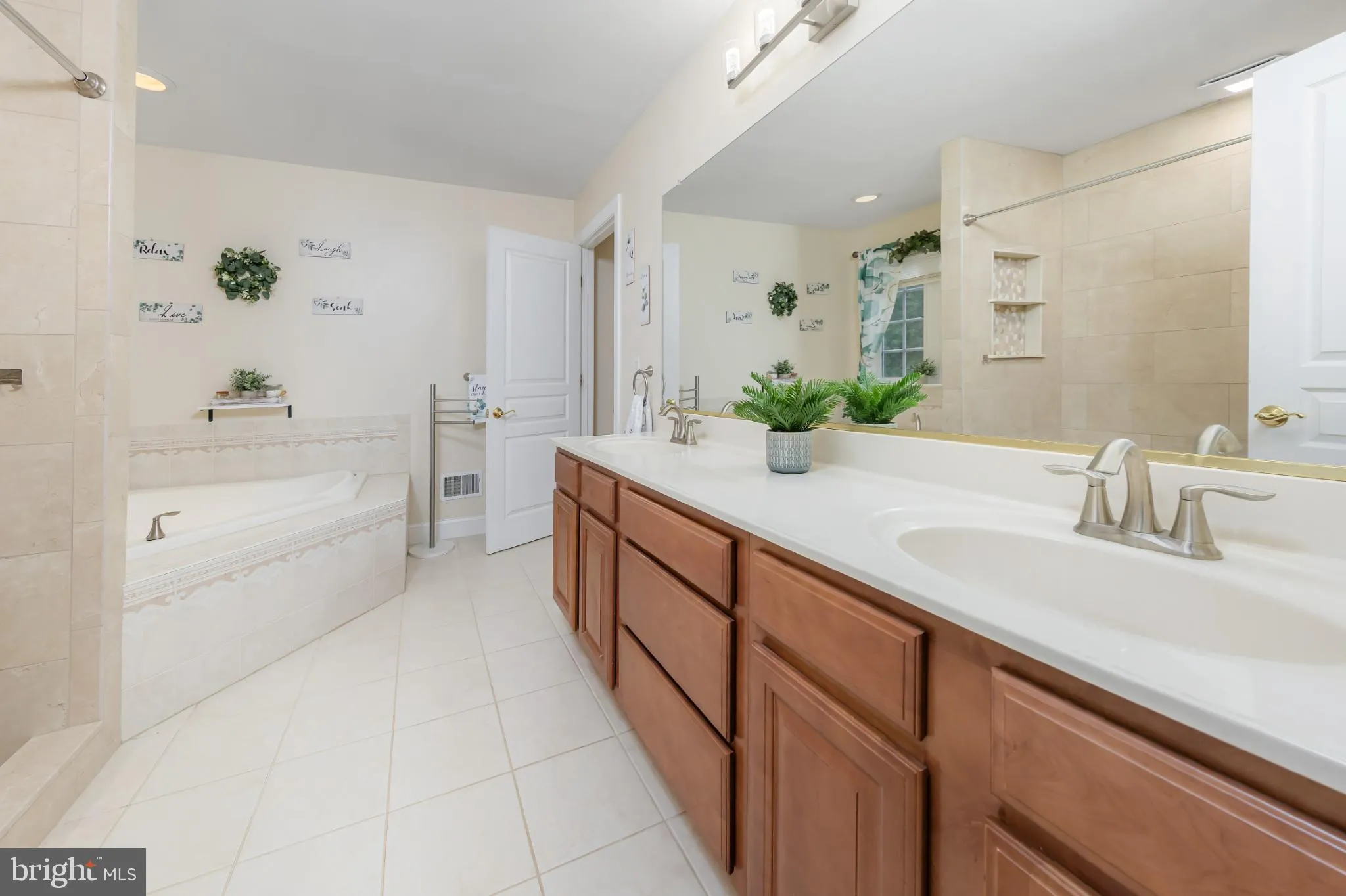 Pittsgrove, New Jersey 08318, United States, 4 Bedrooms Bedrooms, ,4 BathroomsBathrooms,Residential,Coming Soon,139970