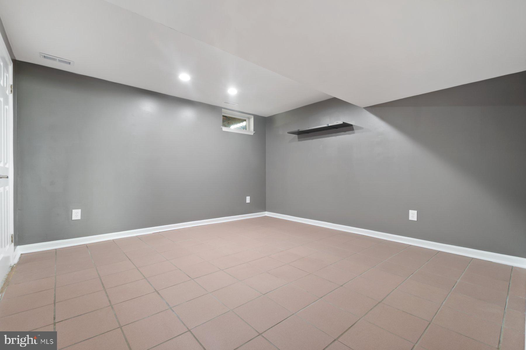 RIVERCHASE - Residential