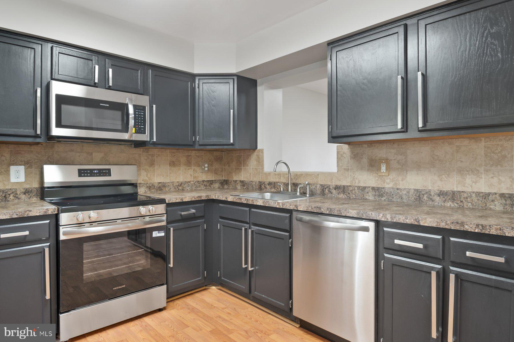 RIVERCHASE - Residential