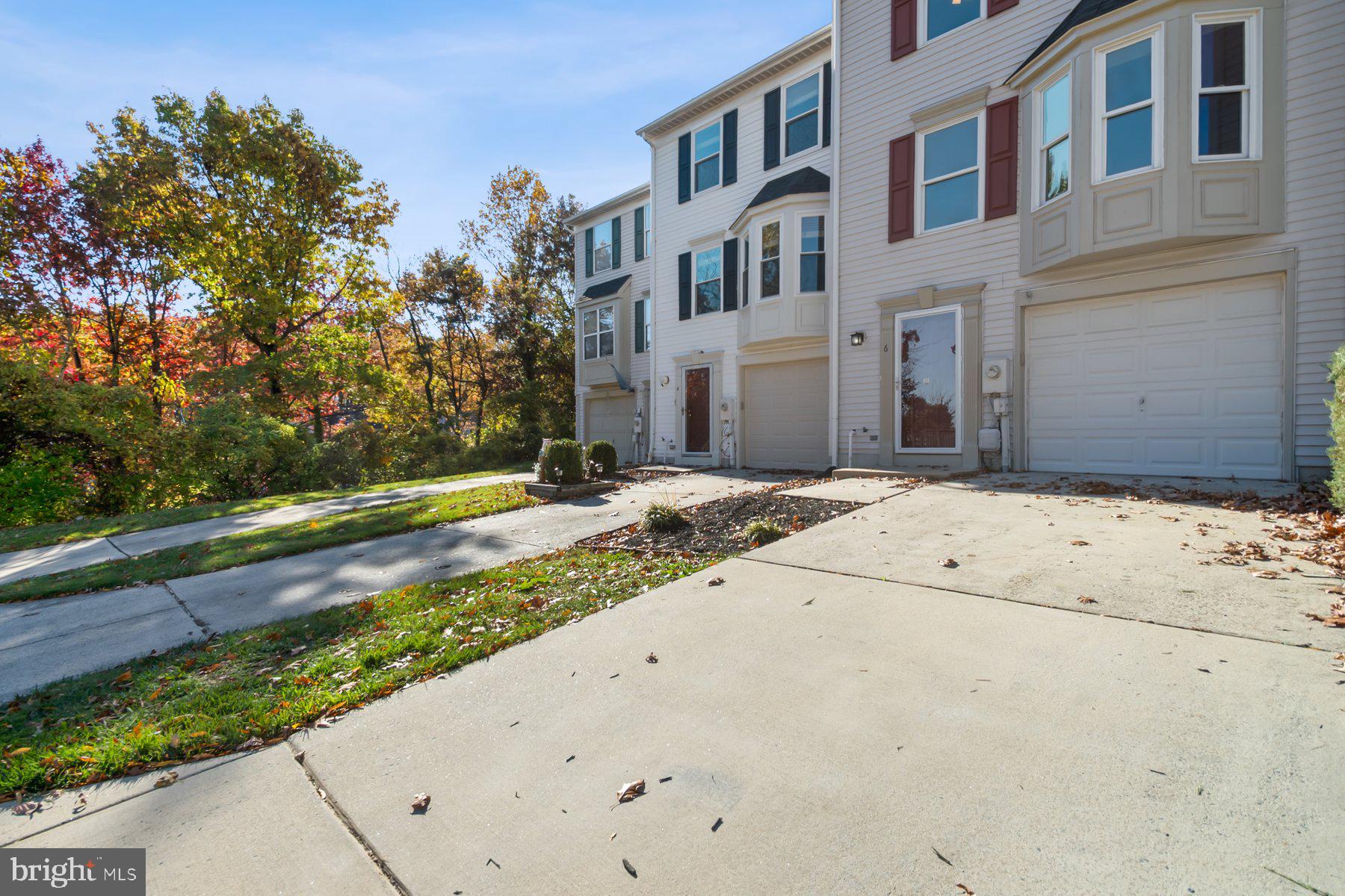 RIVERCHASE - Residential