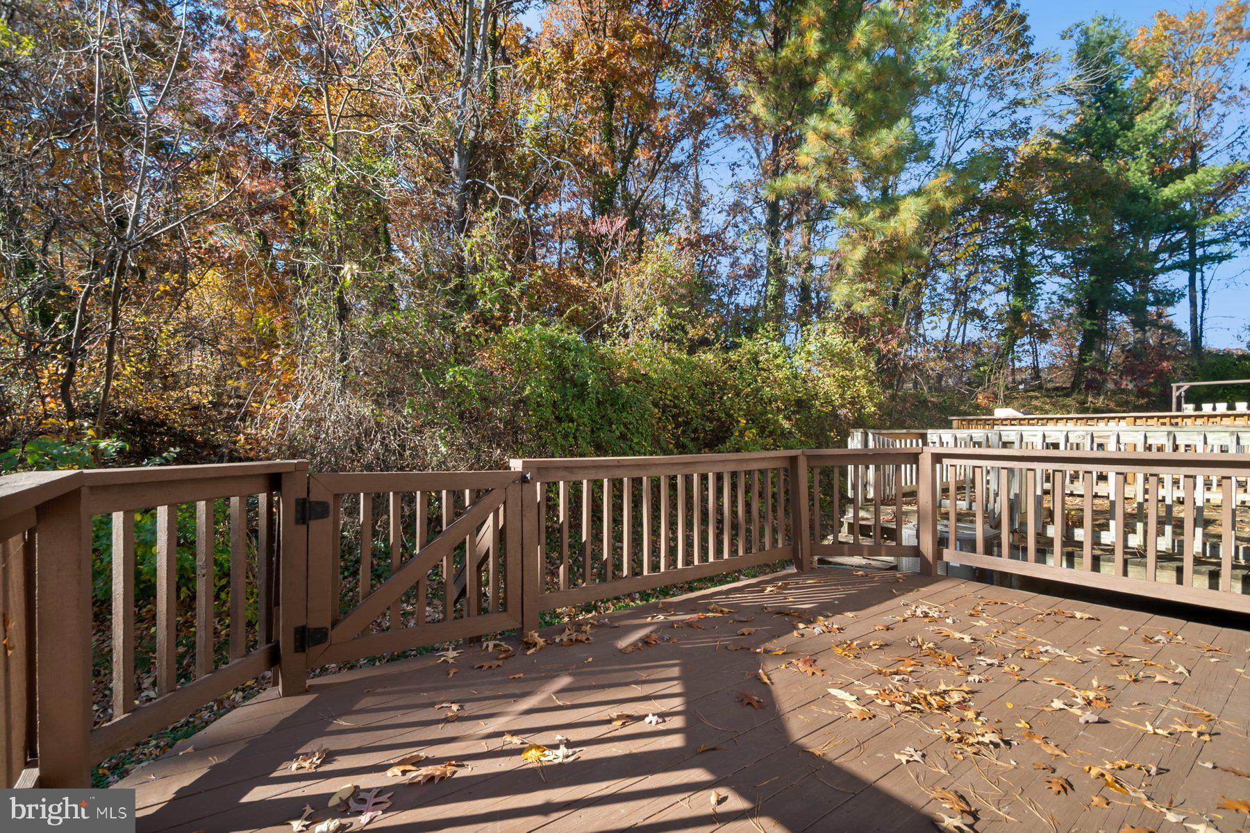 RIVERCHASE - Residential