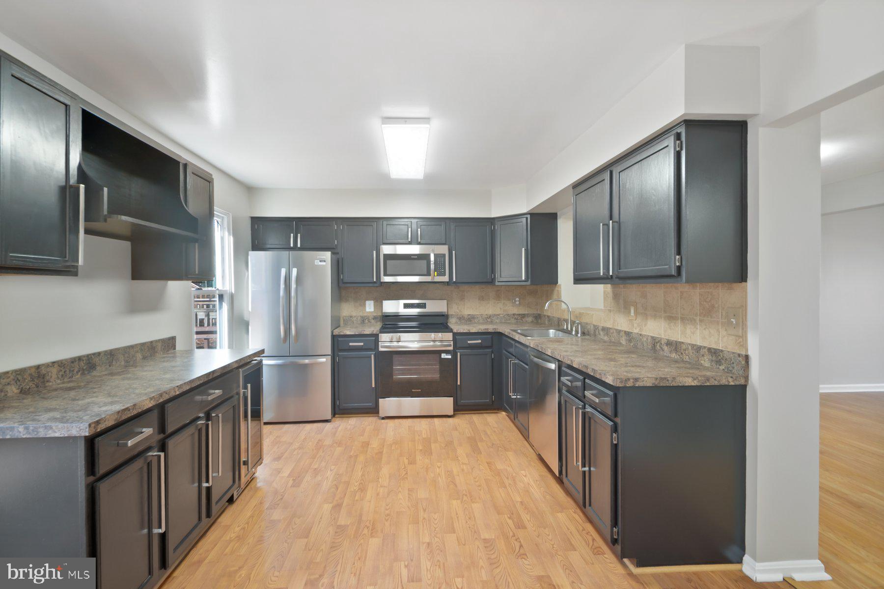 RIVERCHASE - Residential