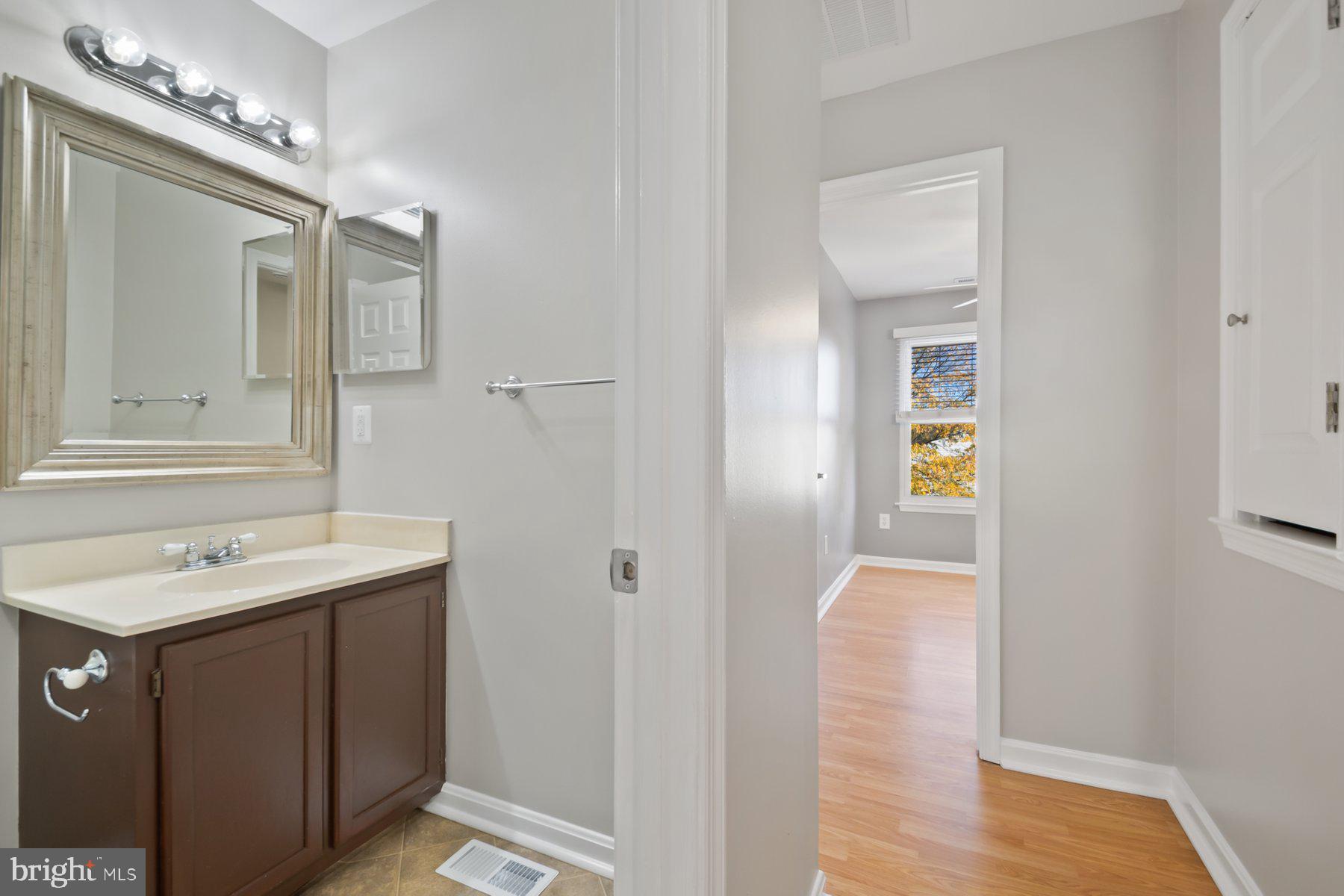 RIVERCHASE - Residential