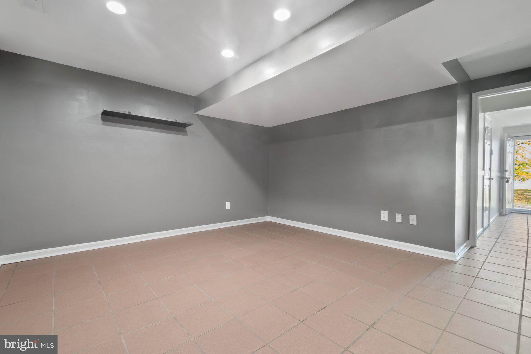 RIVERCHASE - Residential