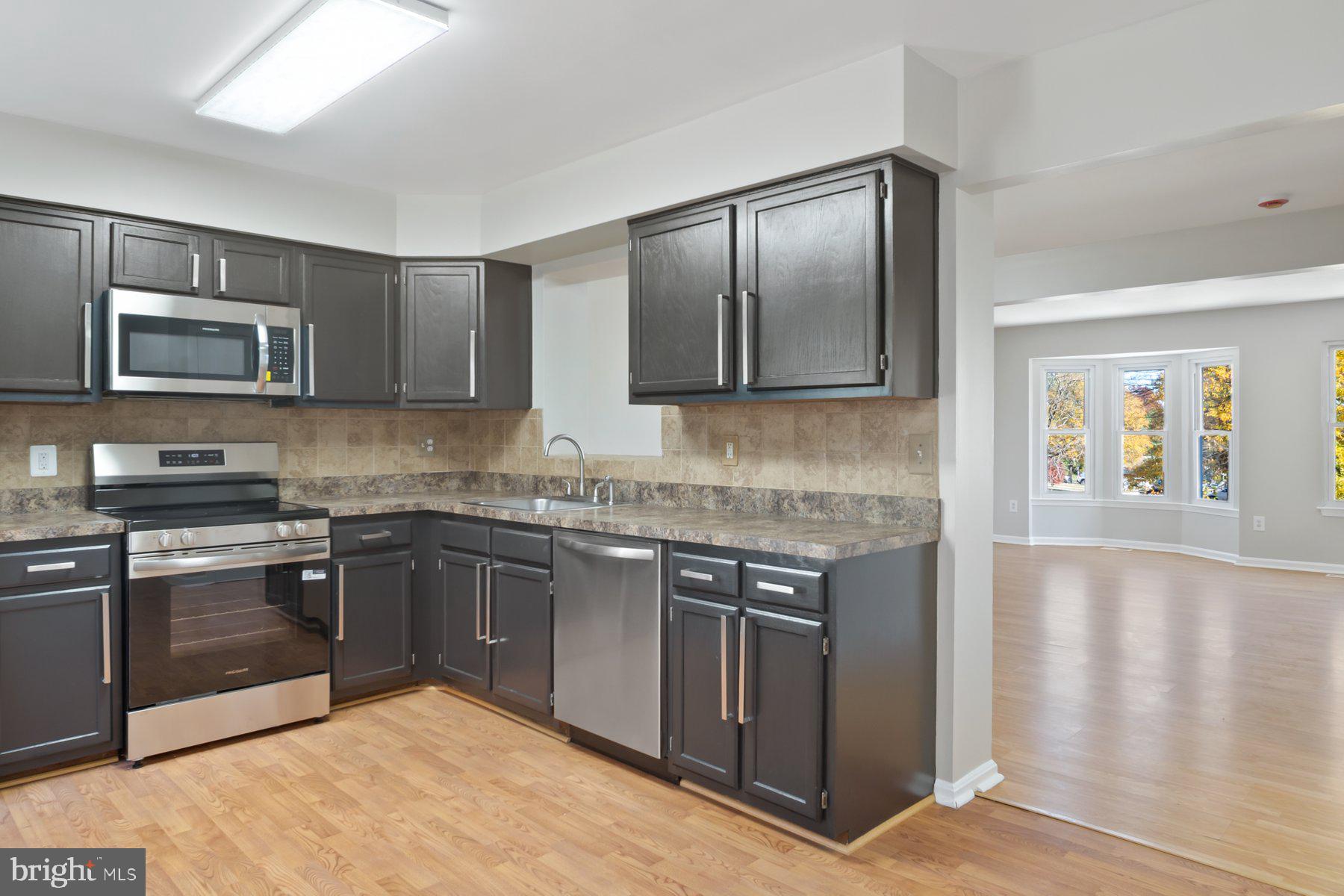 RIVERCHASE - Residential