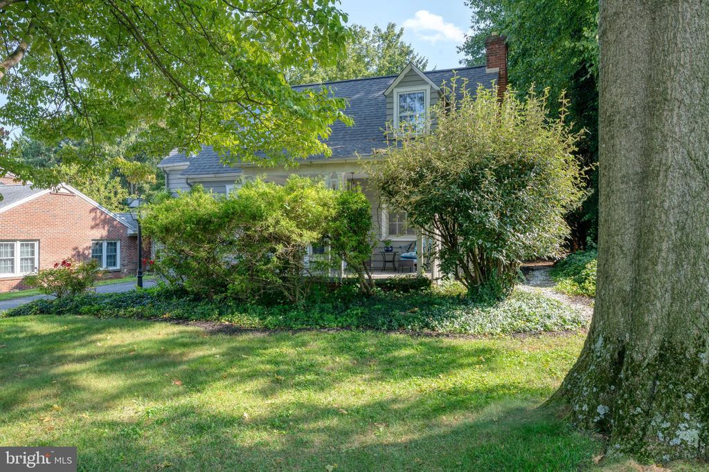 Photo of 112 Meadia Avenue, Lancaster, PA 17602 (MLS # PALA2054452)