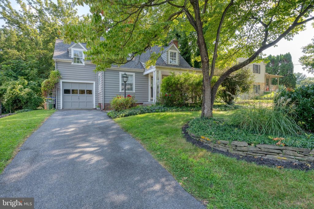 Photo of 112 Meadia Avenue, Lancaster, PA 17602 (MLS # PALA2054452)