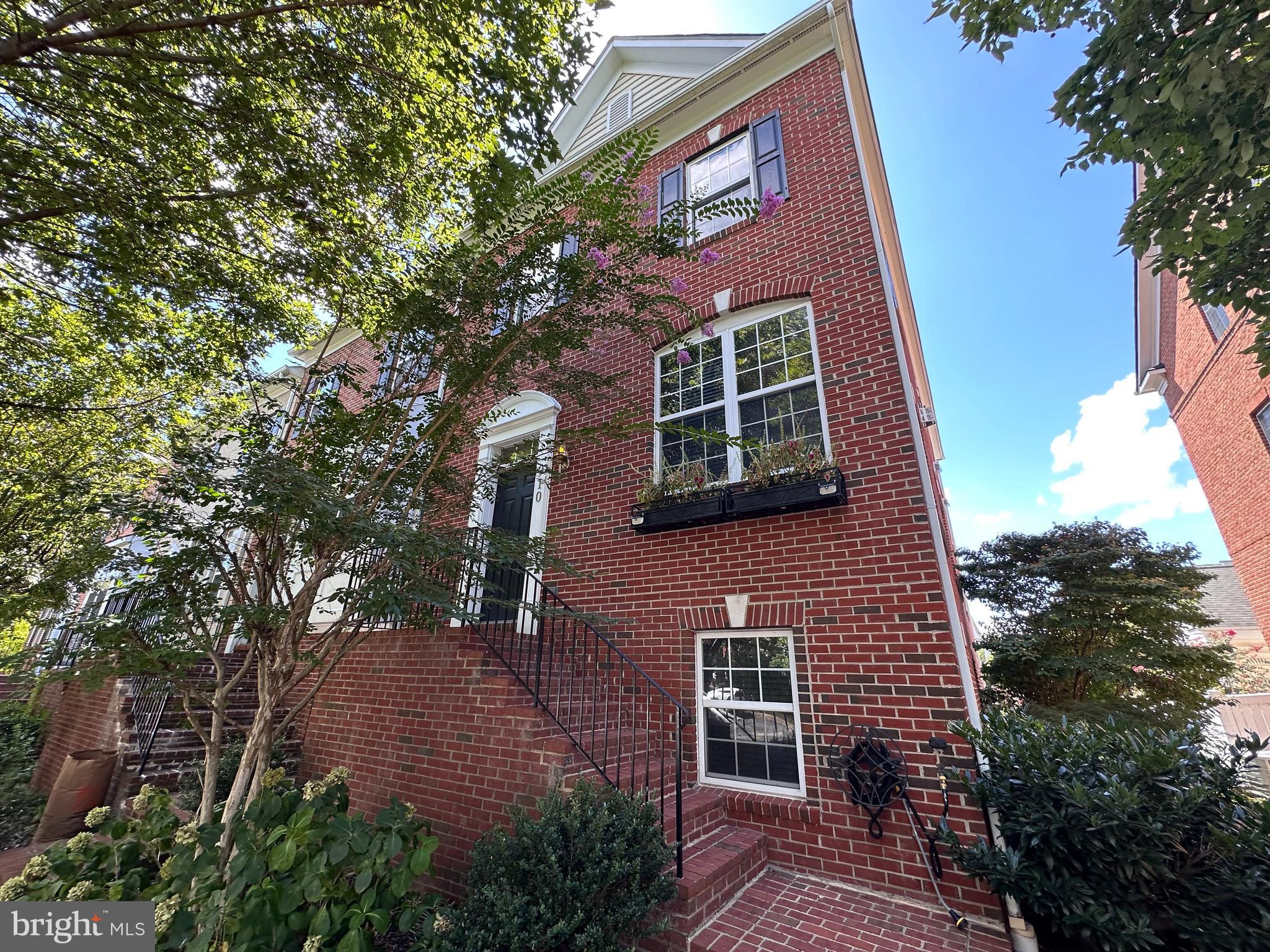 910 PLEASANT DRIVE