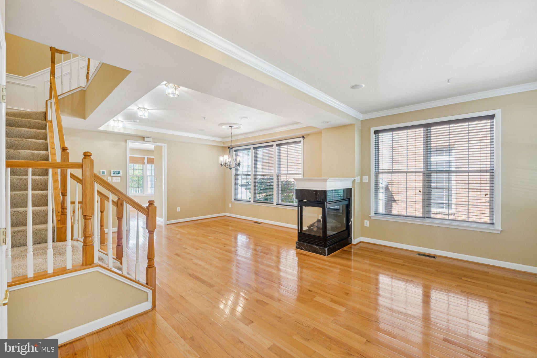 910 PLEASANT DRIVE