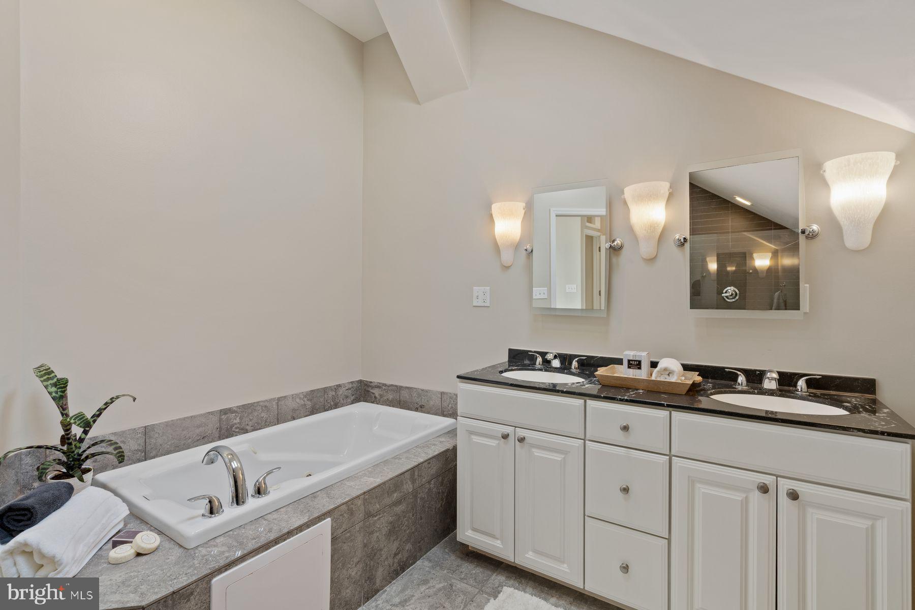 BELLA VISTA - Residential