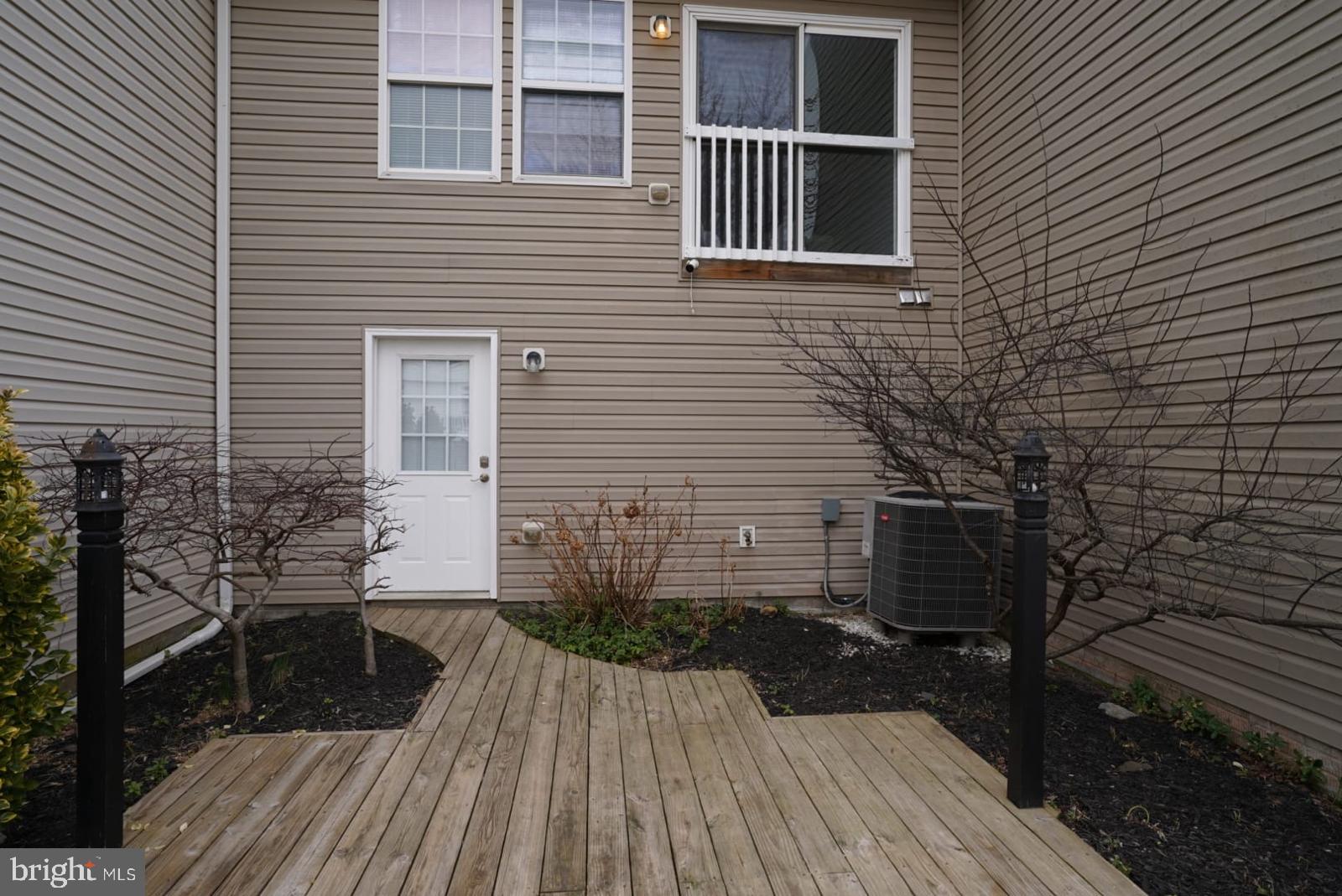 LAKELAND PLACE - Residential Lease