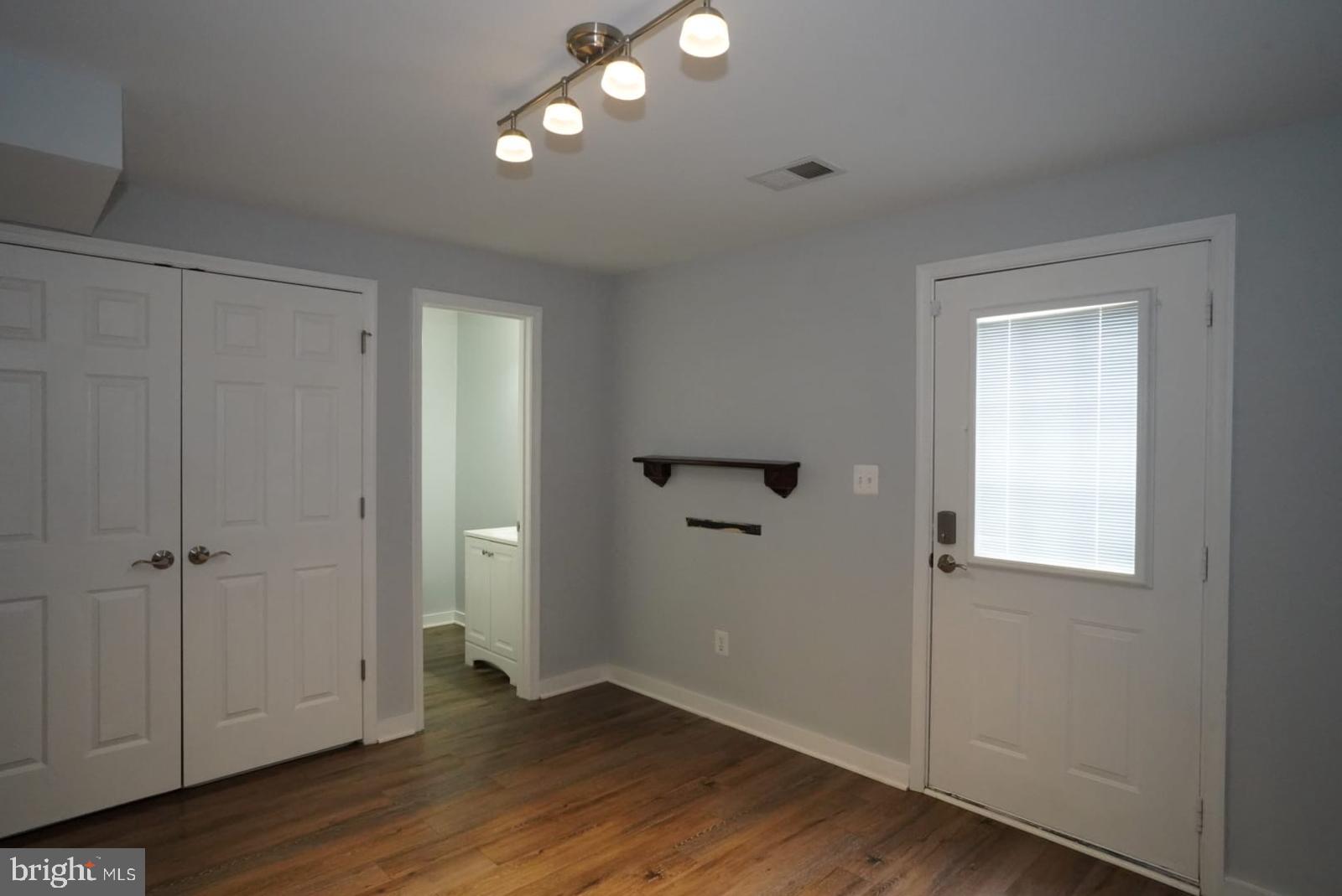 LAKELAND PLACE - Residential Lease