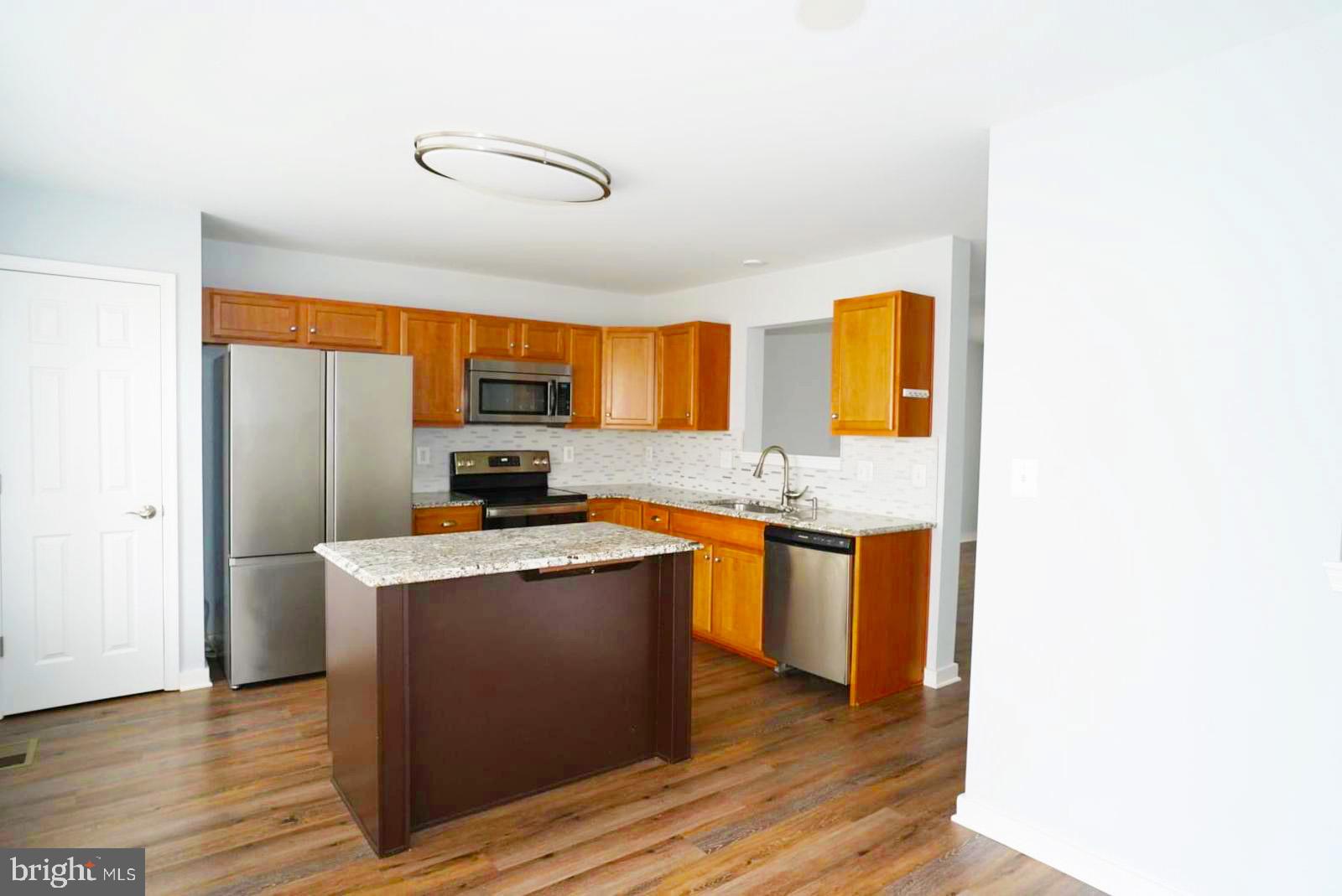 LAKELAND PLACE - Residential Lease