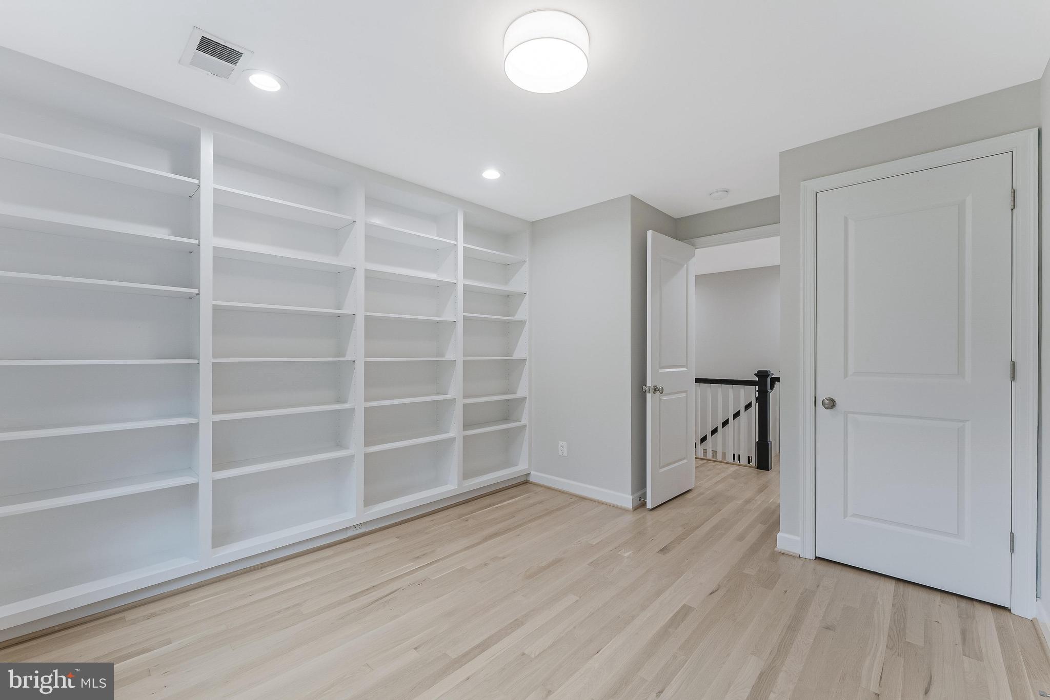 LINWAY TERRACE - Residential