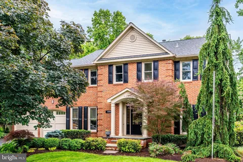 1655 Hunting Ridge Court, McLean, VA MLS: VAFX2242382
