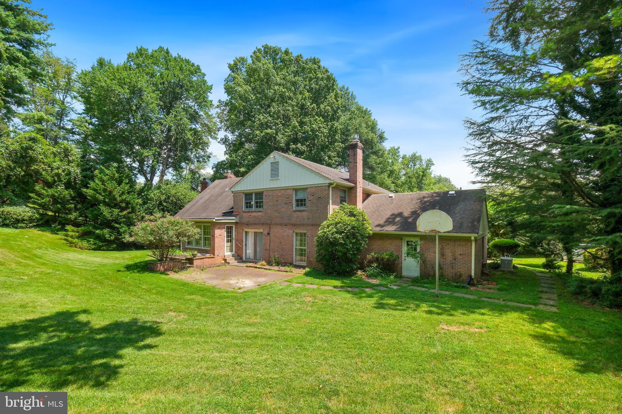 6940 RACE HORSE LANE