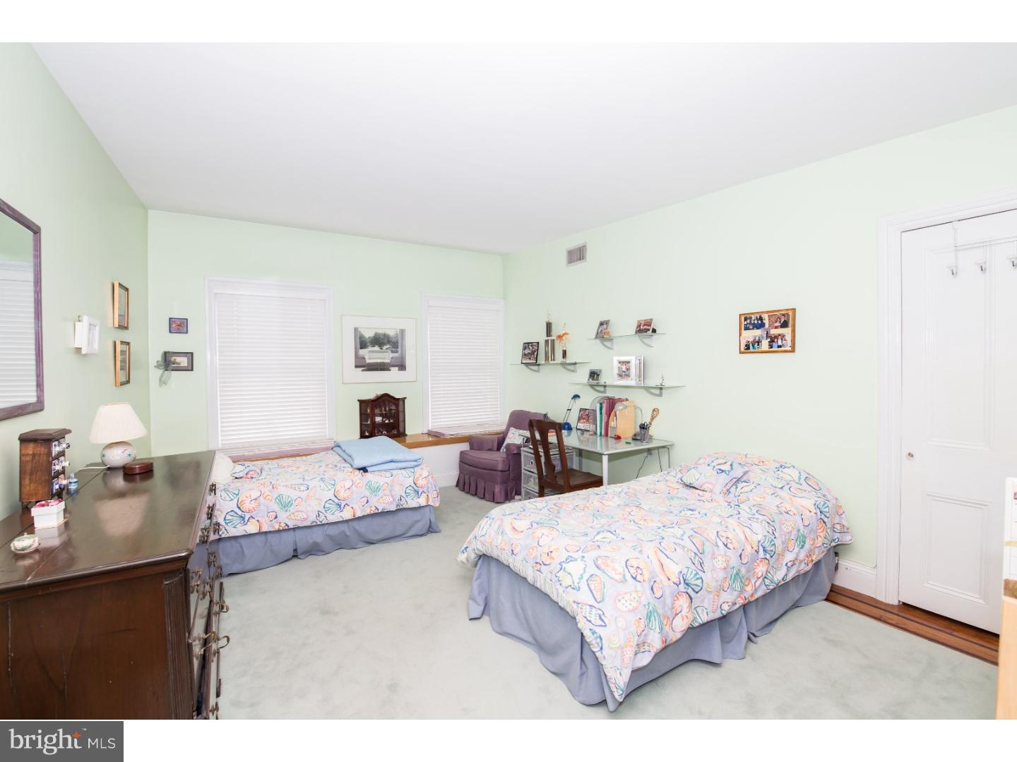 RITTENHOUSE SQUARE - Residential Income