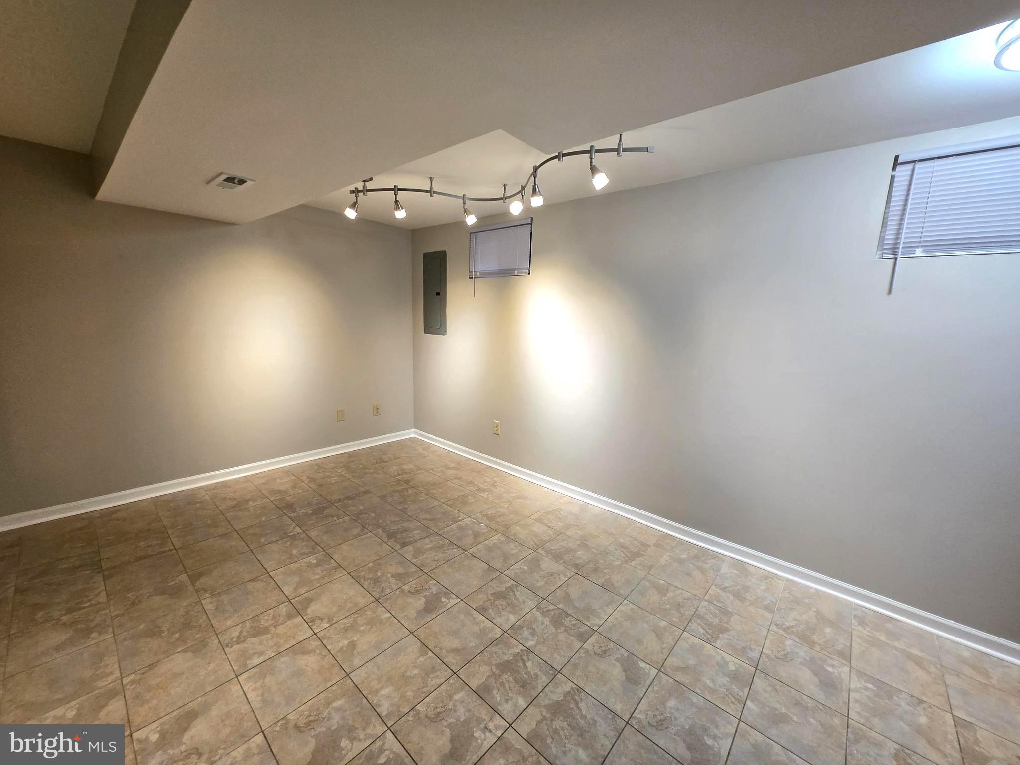 CABIN CREEKWOOD - Residential Lease