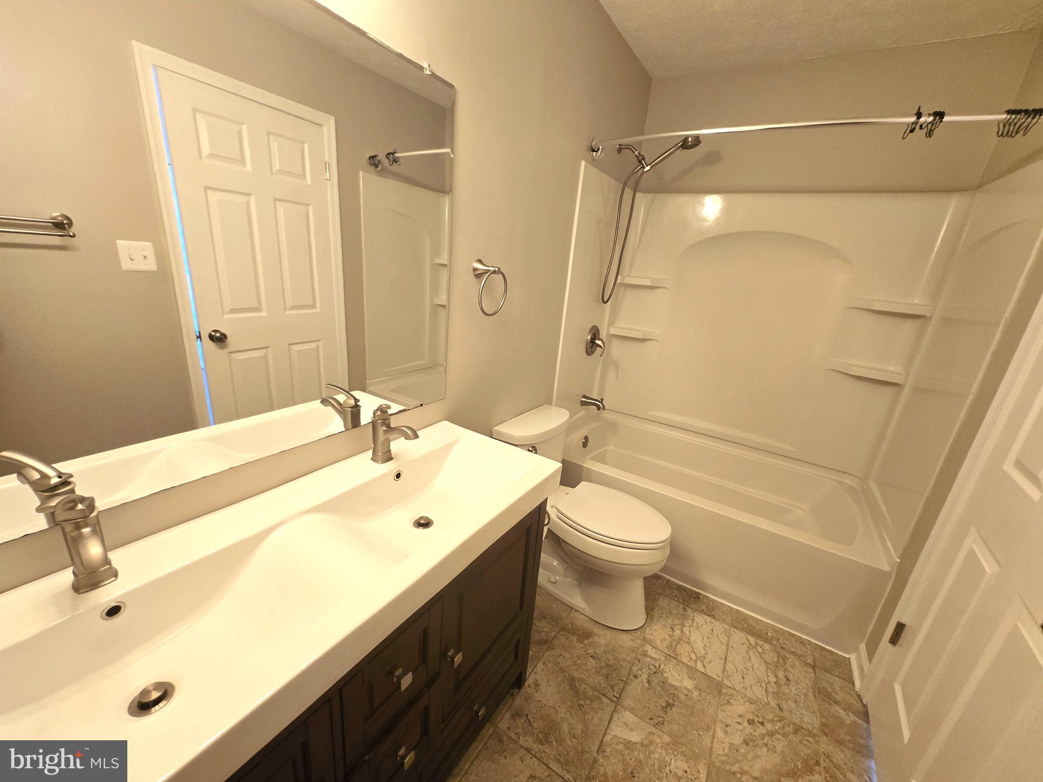 CABIN CREEKWOOD - Residential Lease