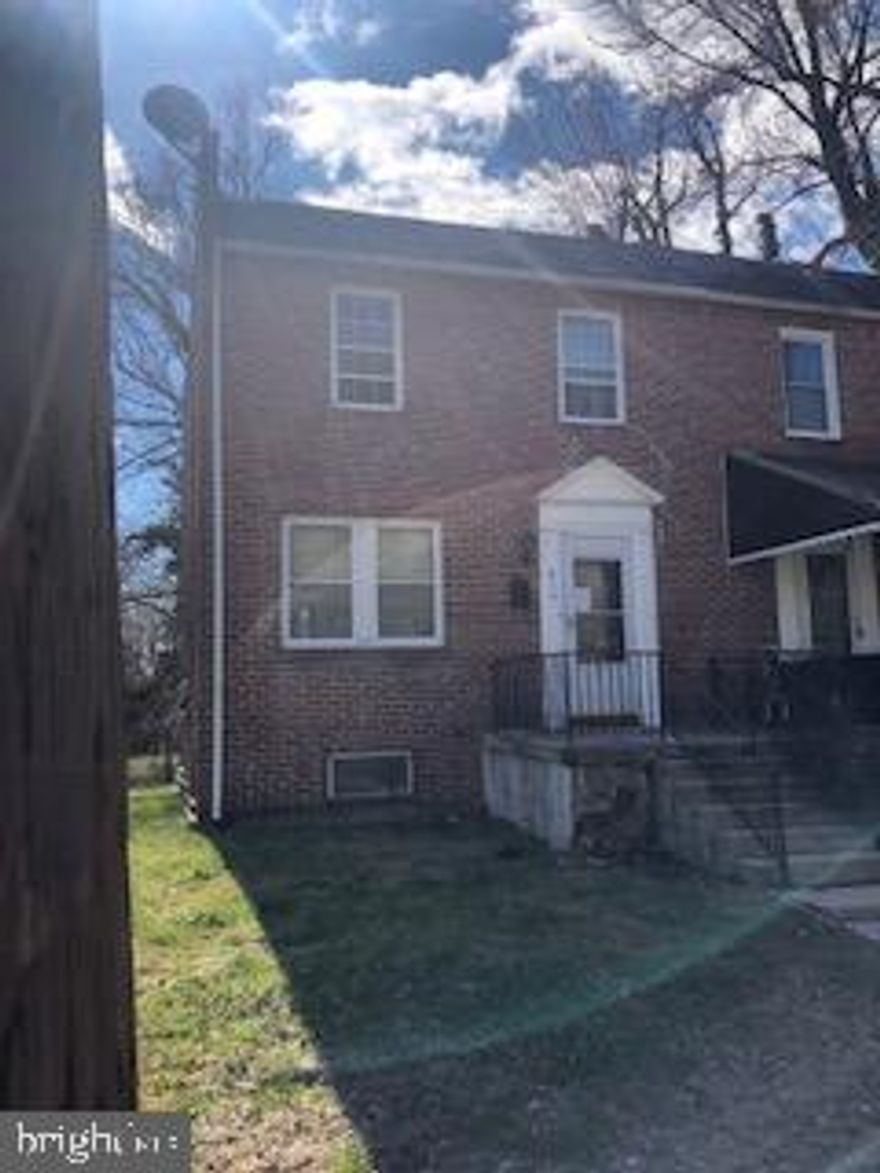 ** Diamond in the rough! ** Excellent opportunity for investor. Features hardwood floors, partially-renovated kitchen, large lot, and beautiful rear deck! Cash & conventional offers only.