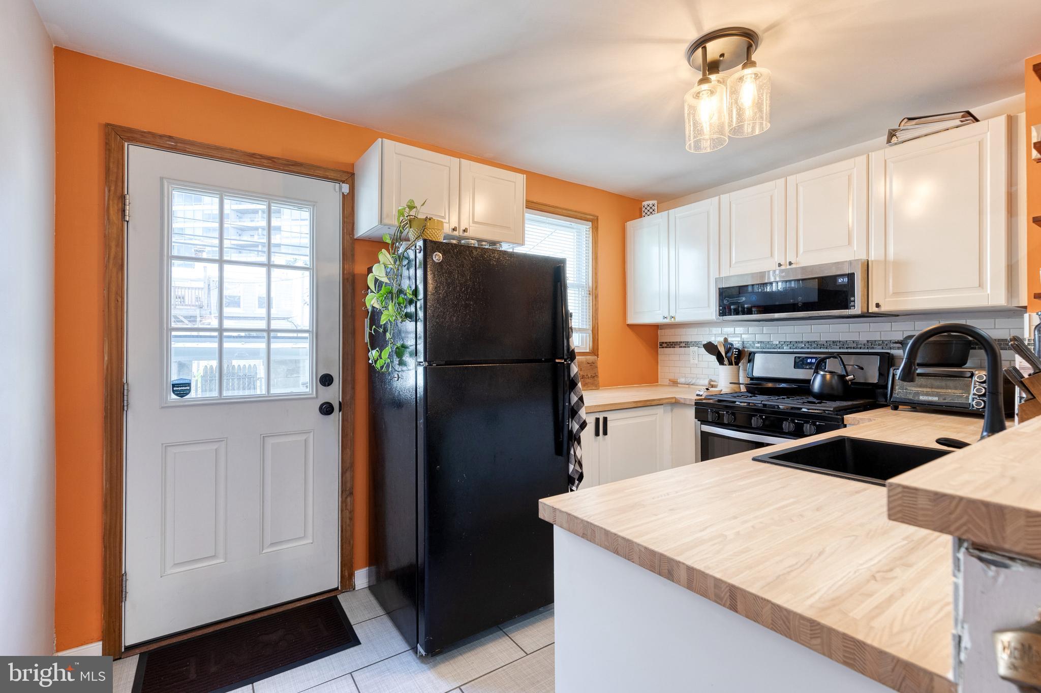 LOCUST POINT - Residential Lease